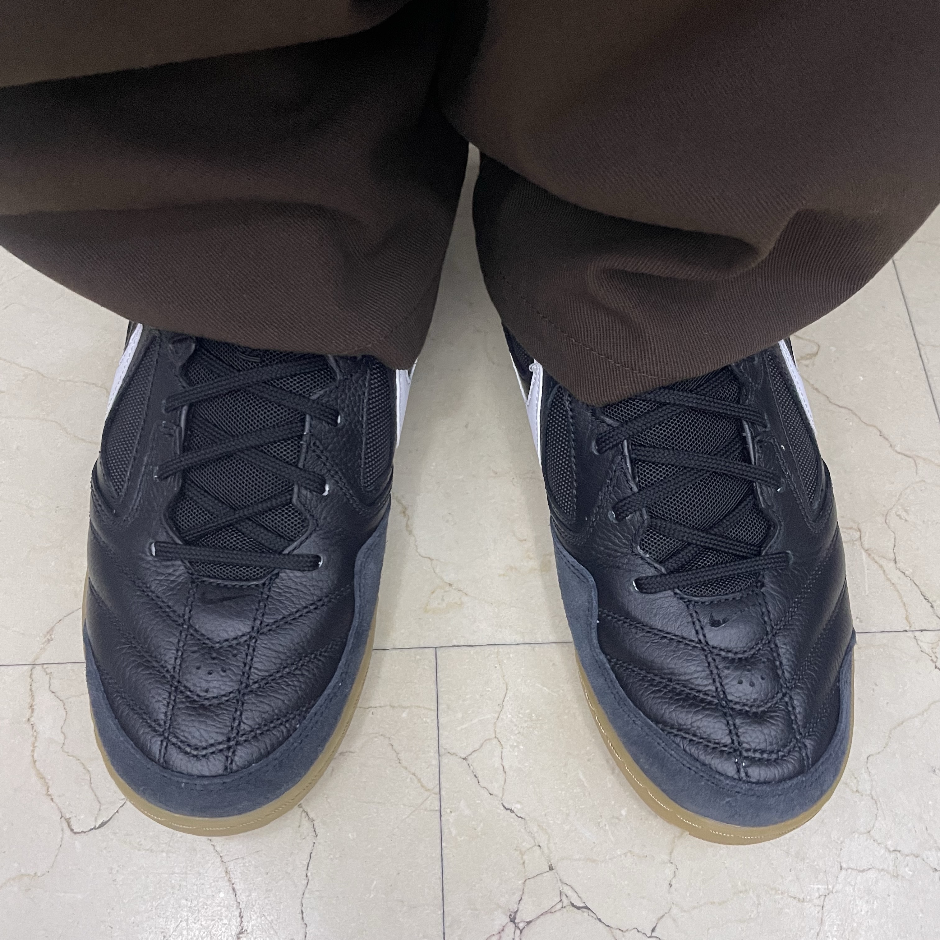 Nike Gato Black White 착용 스타일