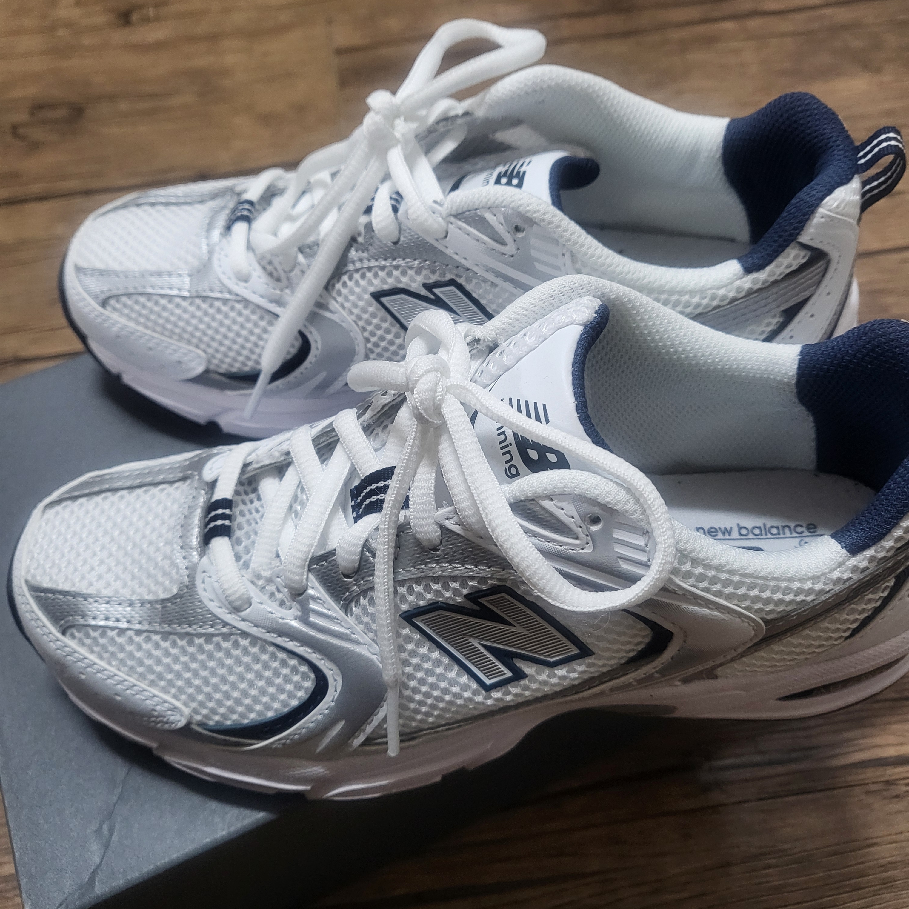 New Balance 530 White 착용 스타일 - 2