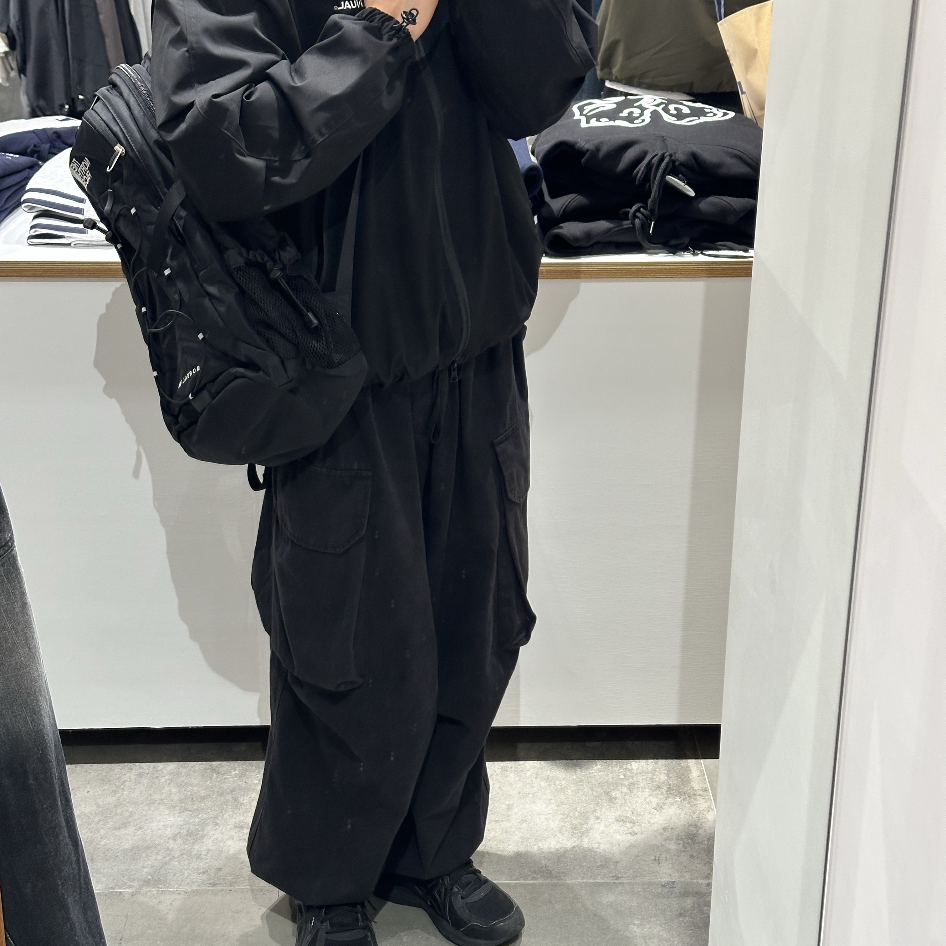NOMANUAL Penon Wind Shell Black, The North Face Borealis II Black 착용 스타일 - 1
