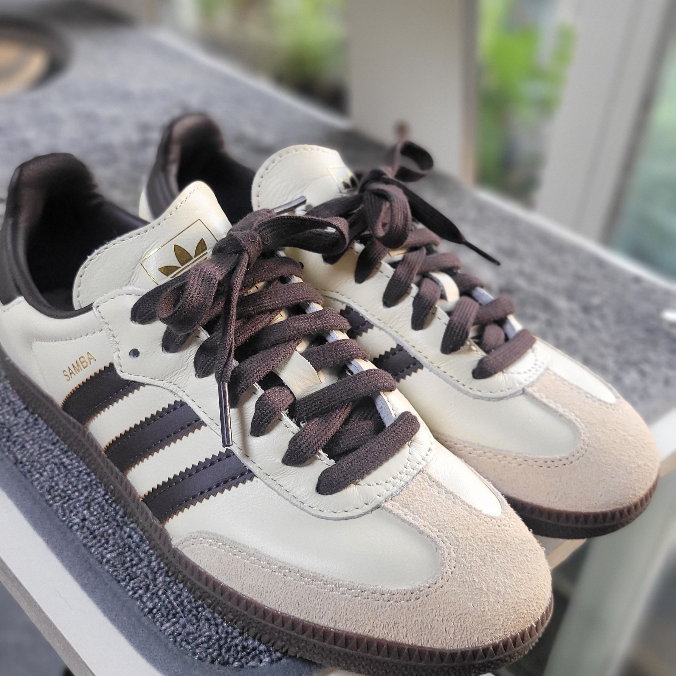Adidas Samba OG Cream White Dark Brown 착용 스타일 - 1