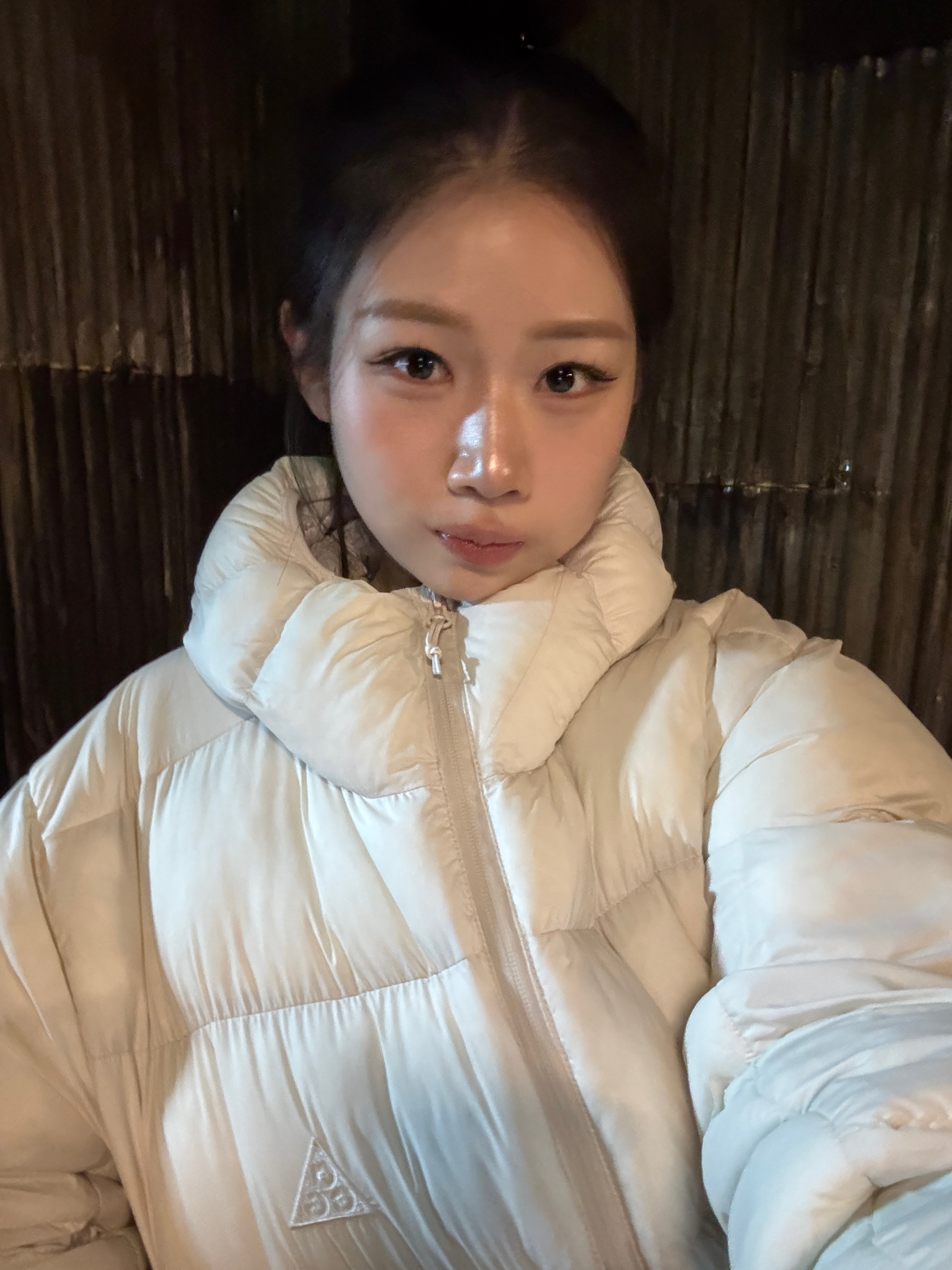 나이키 ACG 루나 레이크 프리마로프트 써마핏 ADV 루즈 후디드 자켓 라이트 오어우드 브라운 서밋 화이트 - US/EU 착용 스타일 - 1