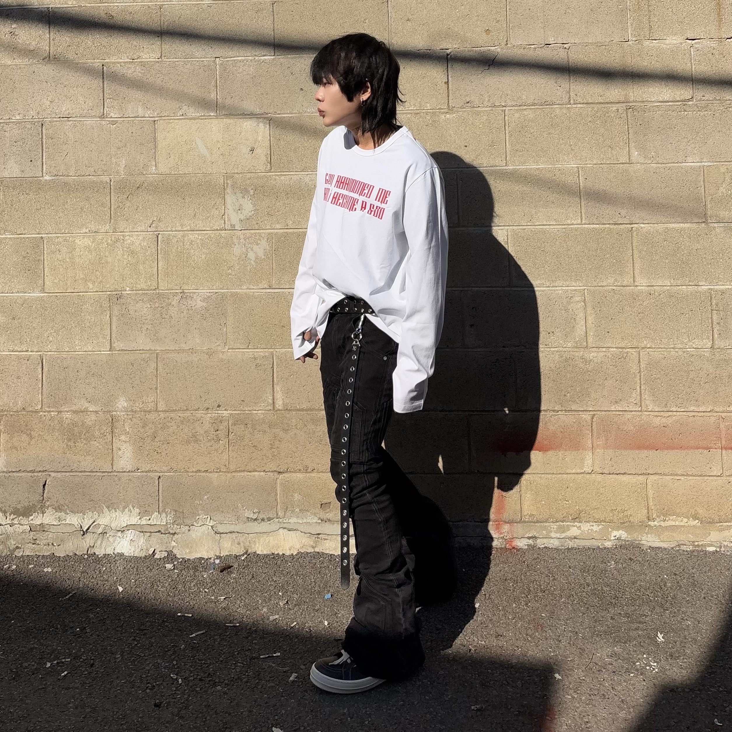 Rick Owens Lido Vintage Sneakers Black Milk, AJOBYAJO The Contorted Excuse Long Sleeves T-Shirt White 착용 스타일 - 2