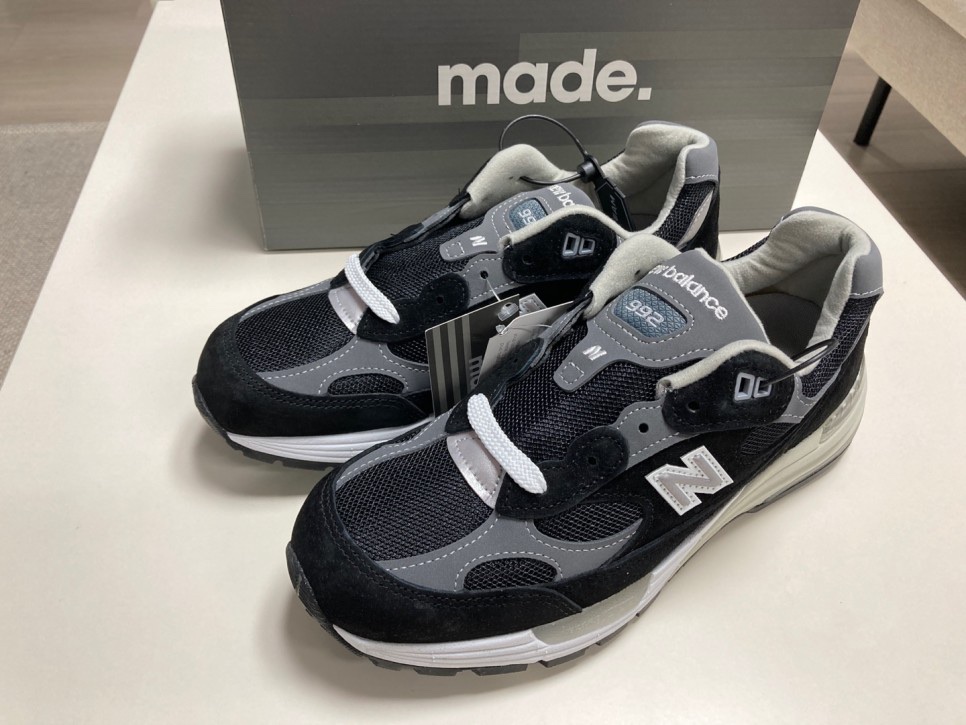 New Balance 992 Made in USA Black Grey 착용 스타일 - 1