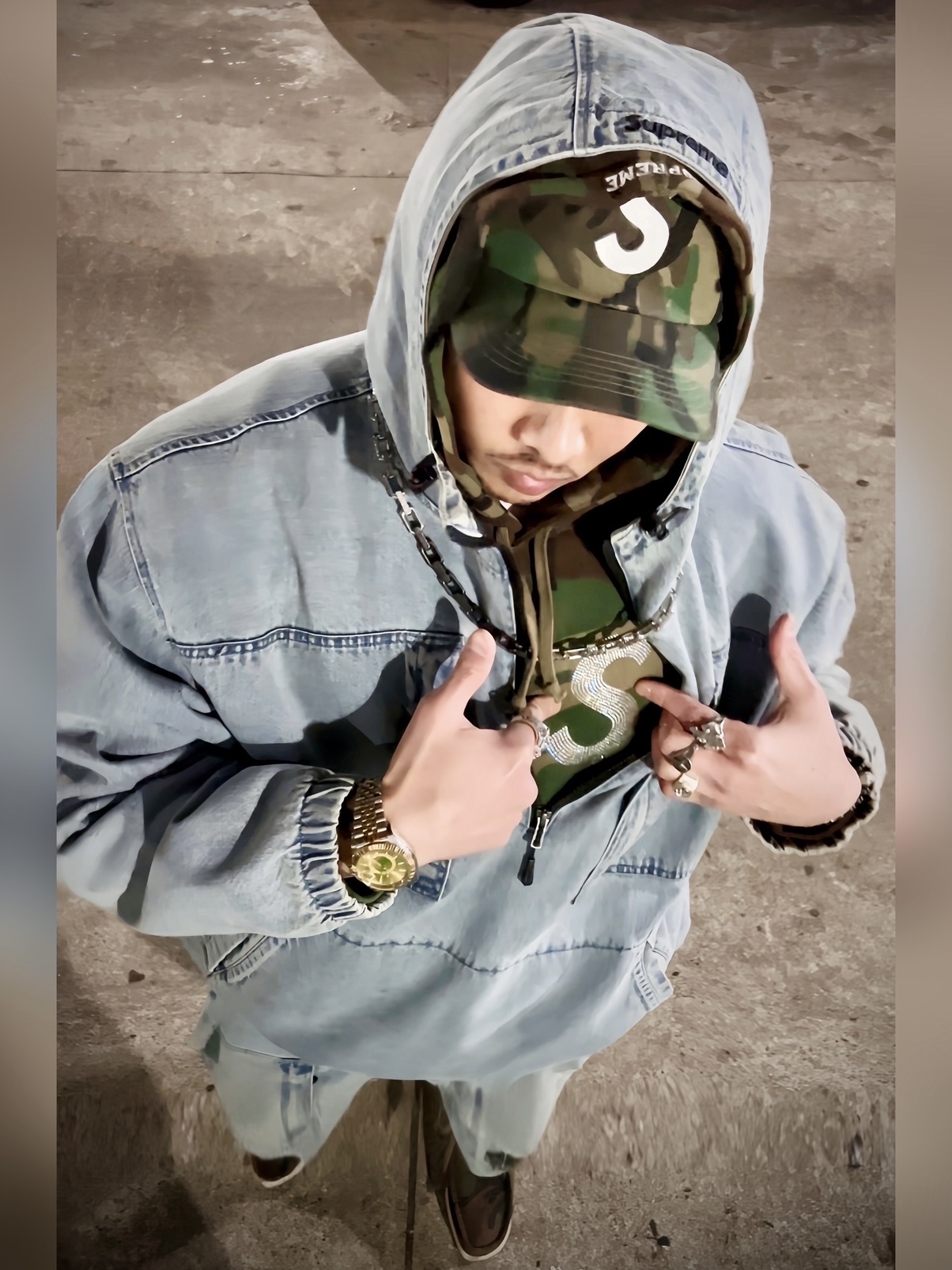 Supreme Ventile S Logo 6-Panel Swirl Camo - 21FW, Supreme Swarovski S Logo Hooded Sweatshirt Woodland Camo - 21SS 착용 스타일 - 2