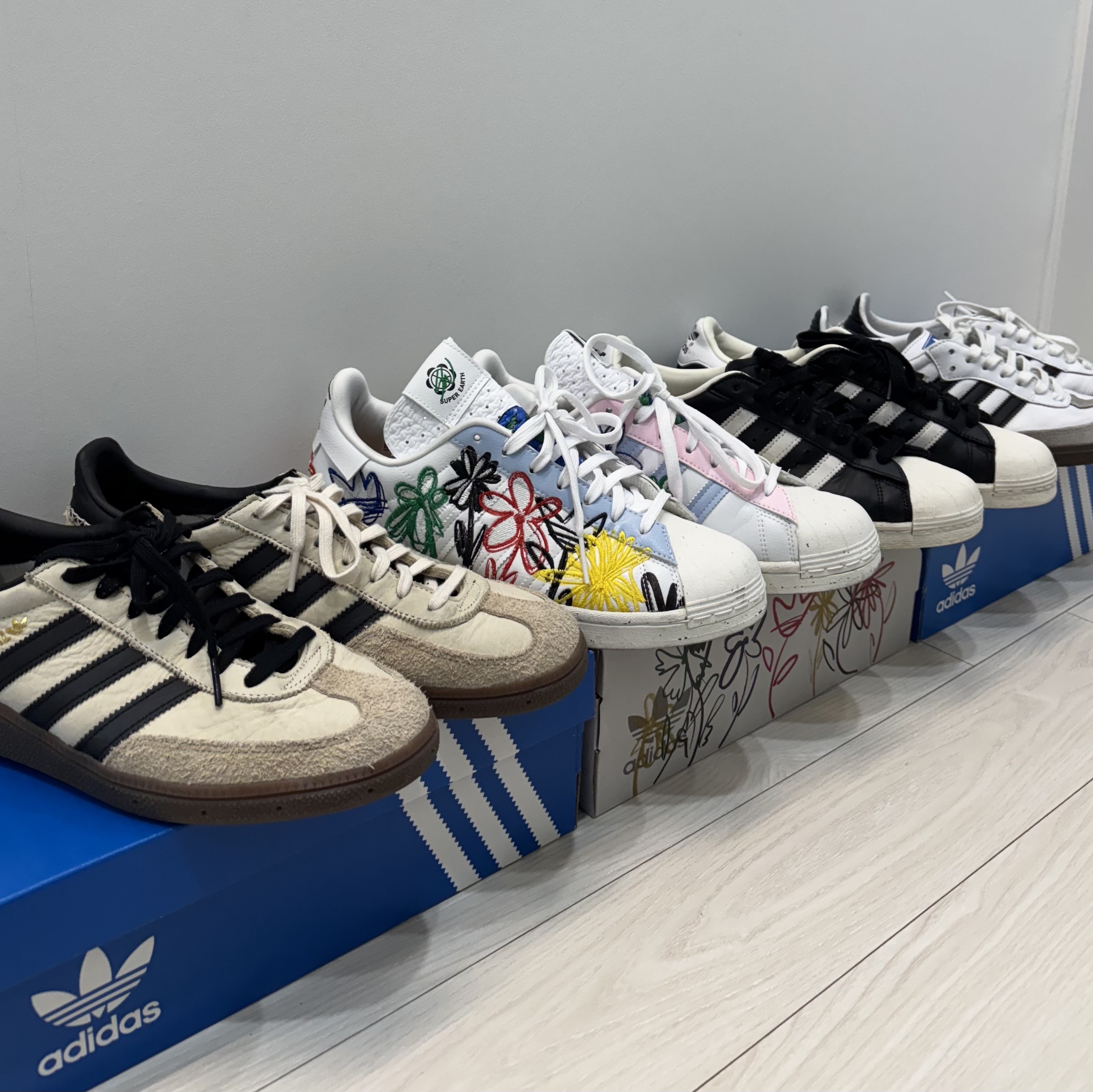 Adidas x Sean Wotherspoon Superstar Superearth, Adidas Samba OG Cloud White 착용 스타일 - 1