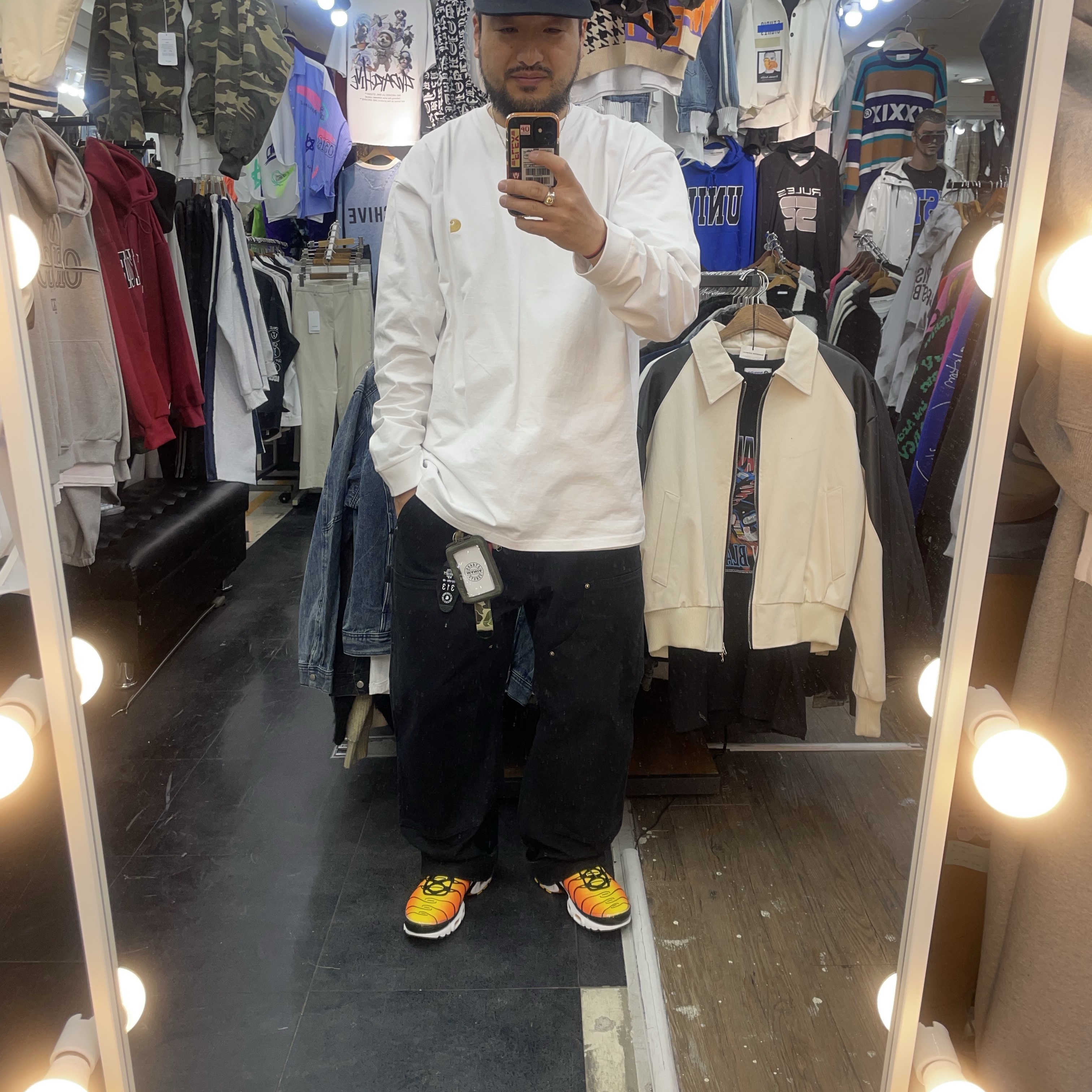 Carhartt WIP L/S Chase T-Shirt White 착용 스타일