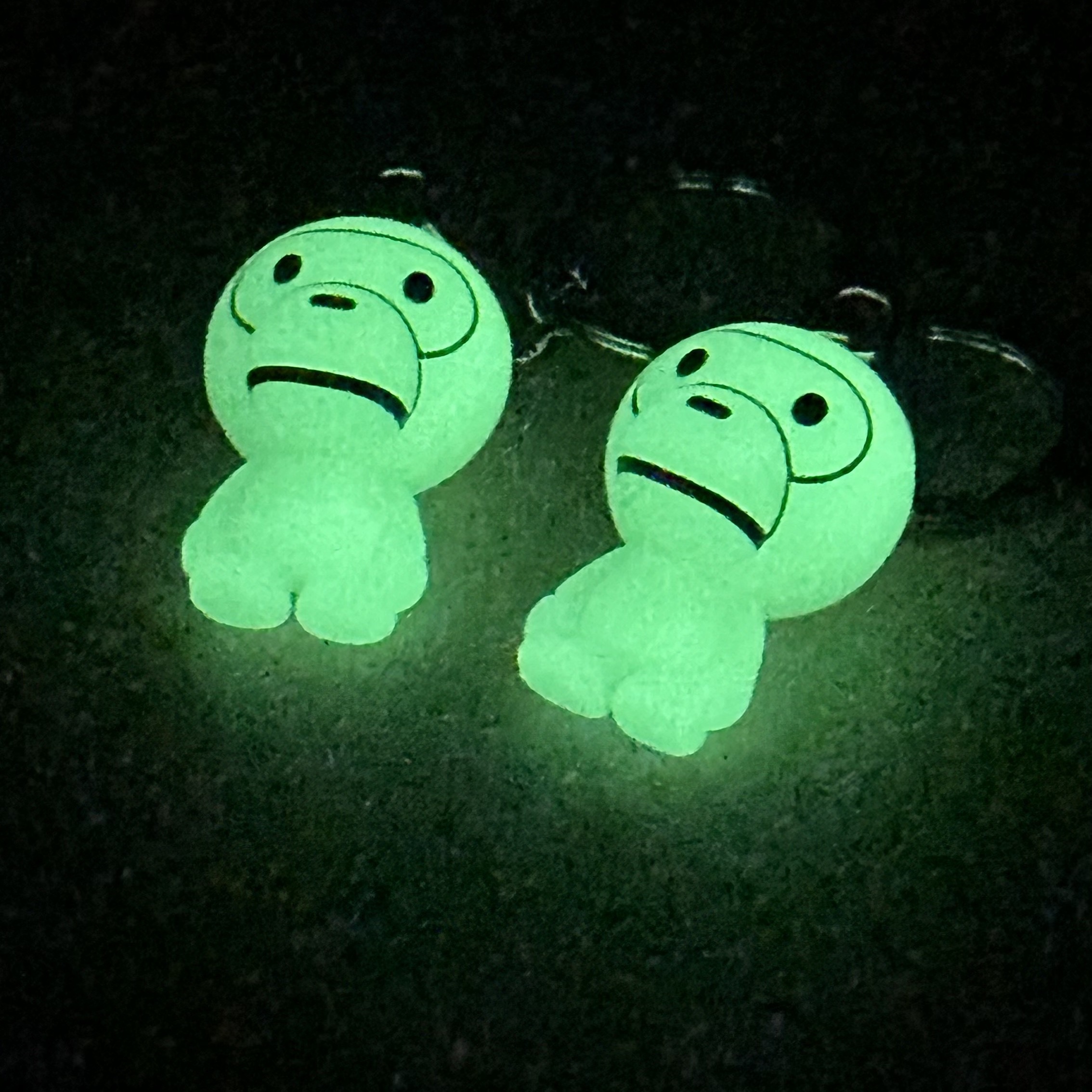 BAPE Glow in The Dark Baby Milo Keychain Green 착용 스타일