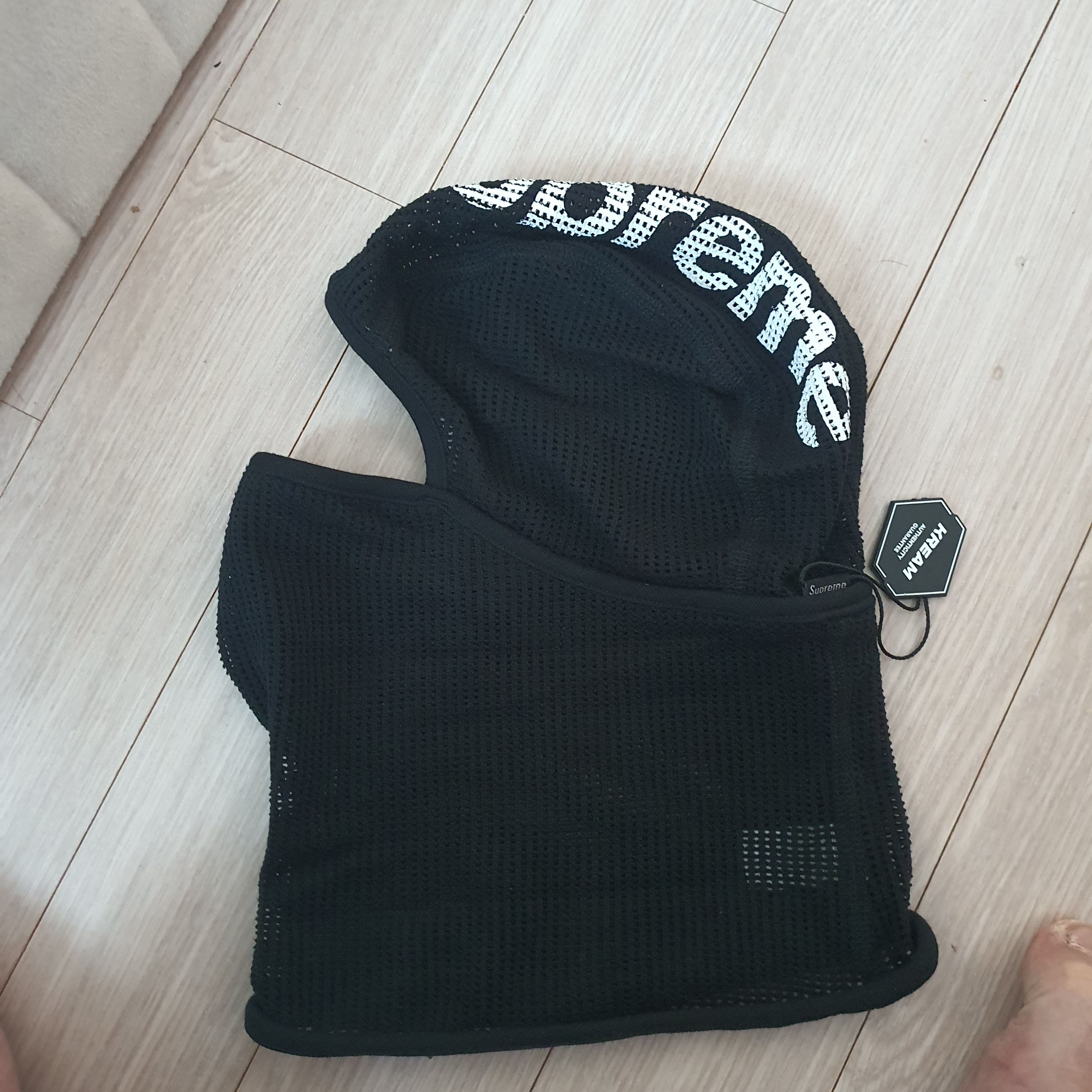 Supreme Mesh Lightweight Balaclava Black - 24SS 착용 스타일 - 4