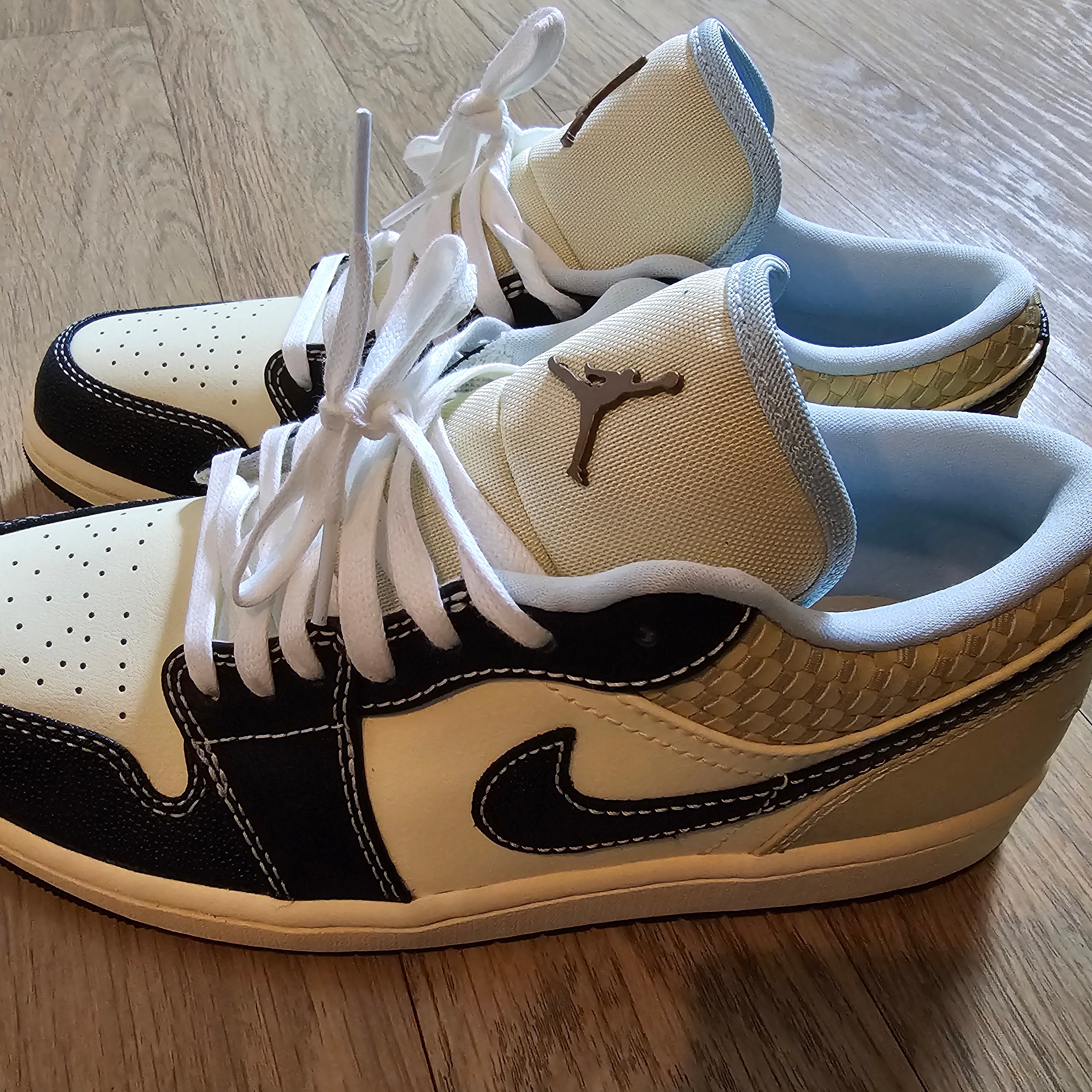 Jordan 1 Low SE Coconut Milk Muslin 착용 스타일 - 1