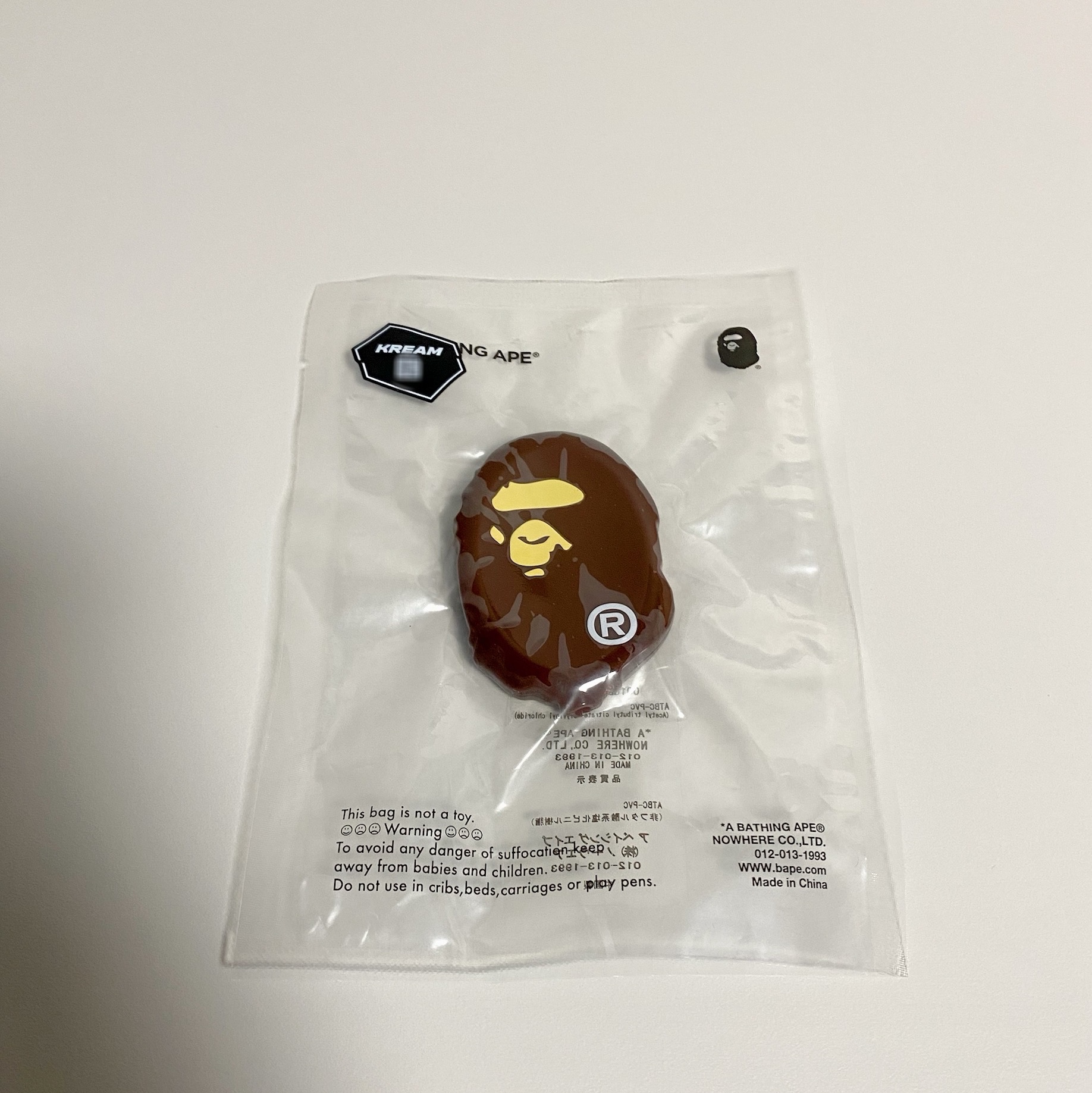 BAPE Ape Head Coin Case M Brown 착용 스타일