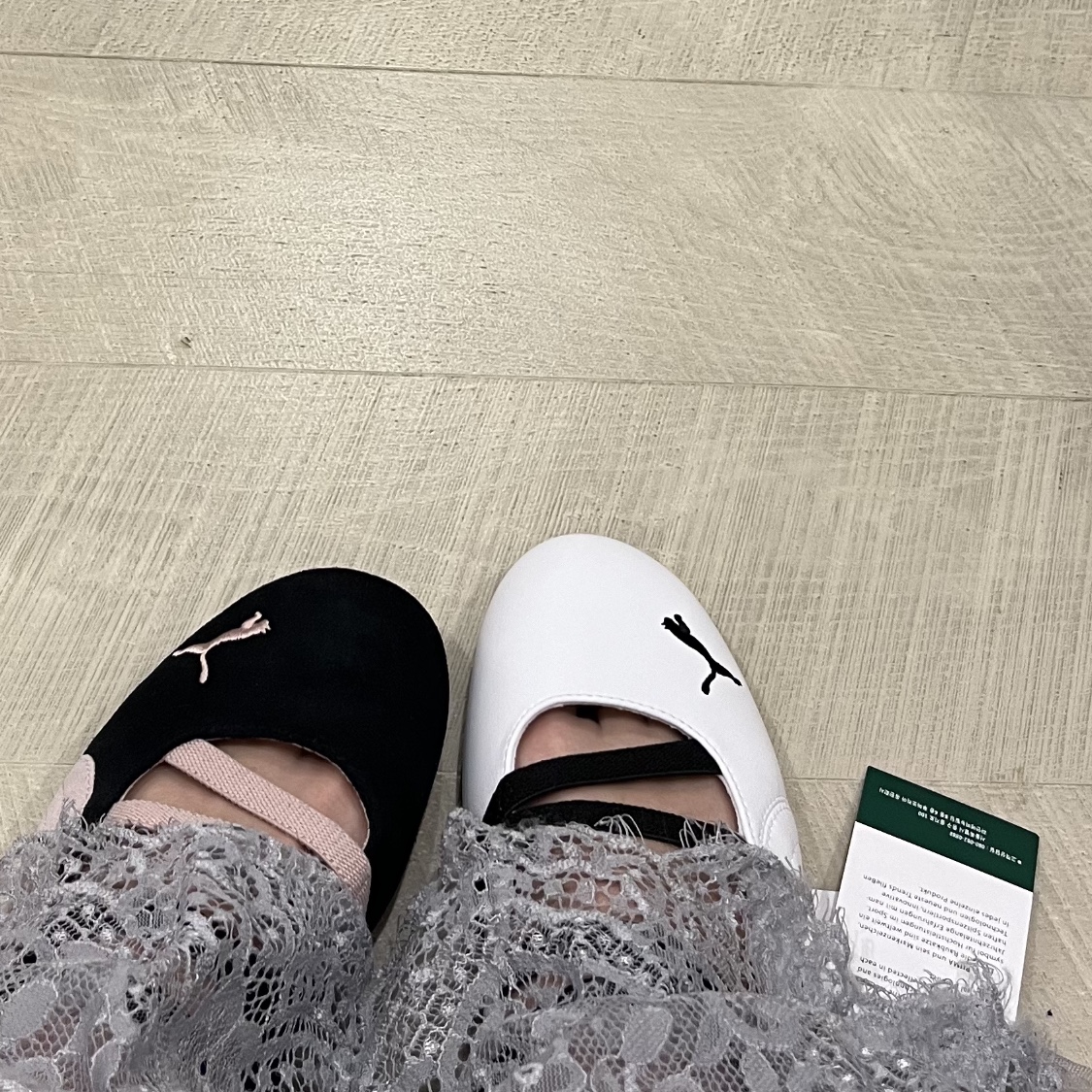 (W) 푸마 스피드캣 발레 스웨이드 푸마 블랙 모브 미스트, (W) 푸마 스피드캣 발레 레더 푸마 화이트 푸마 블랙 착용 스타일