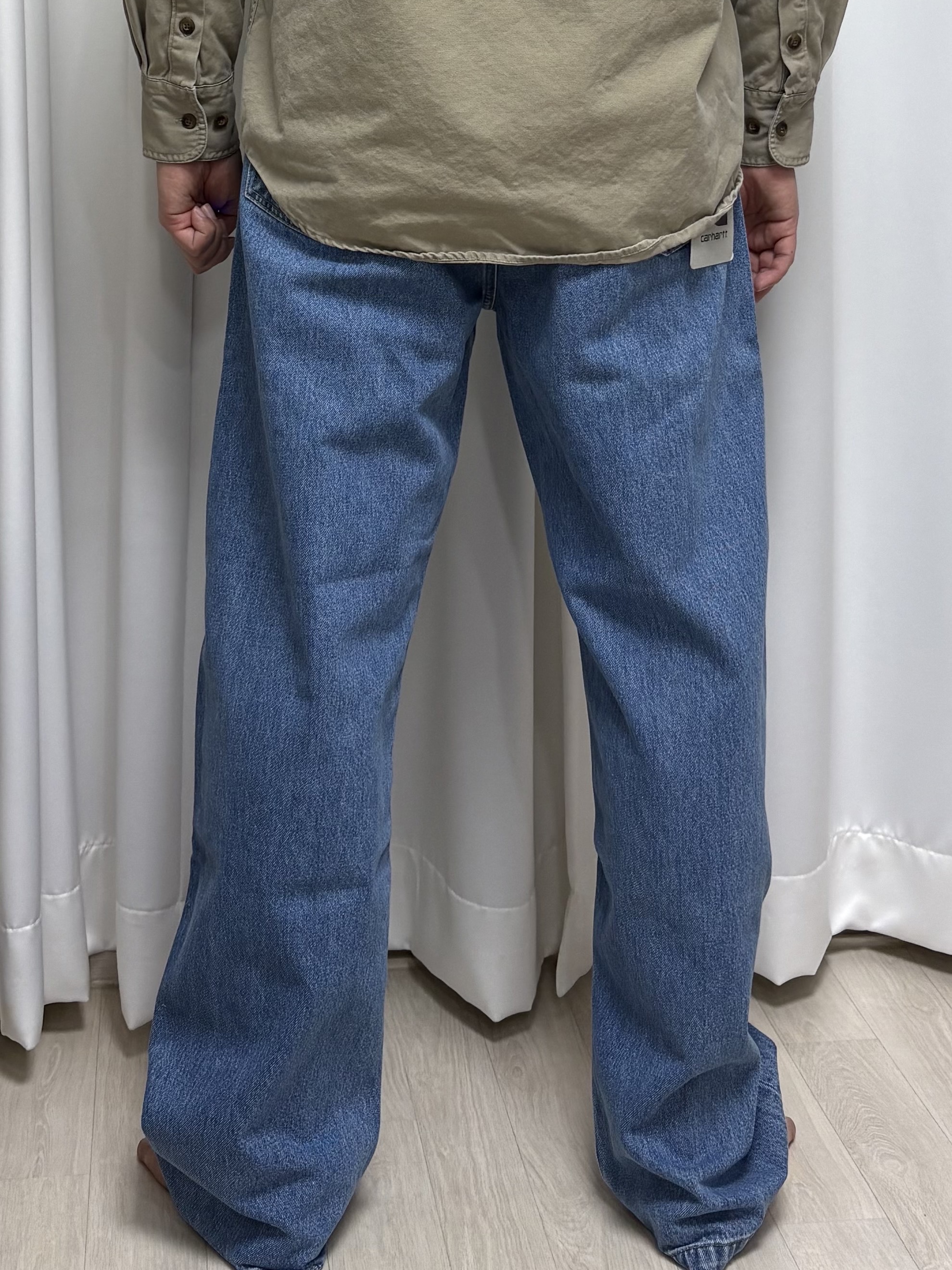 Carhartt WIP Landon Pant Blue Heavy Stone Wash 착용 스타일 - 3