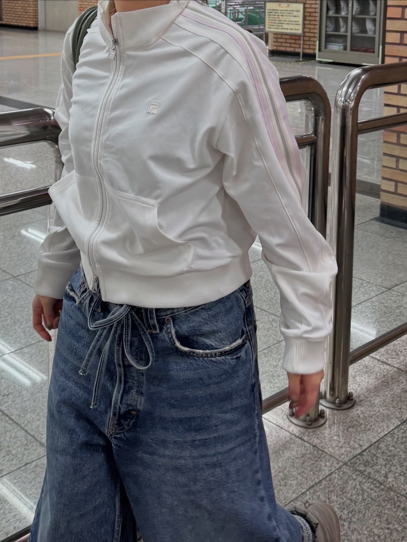 Zara x Rhuigi Denim Bermuda Pants Medium Blue, Zara Baggy Fit Bermuda Denim Blue 착용 스타일 - 5