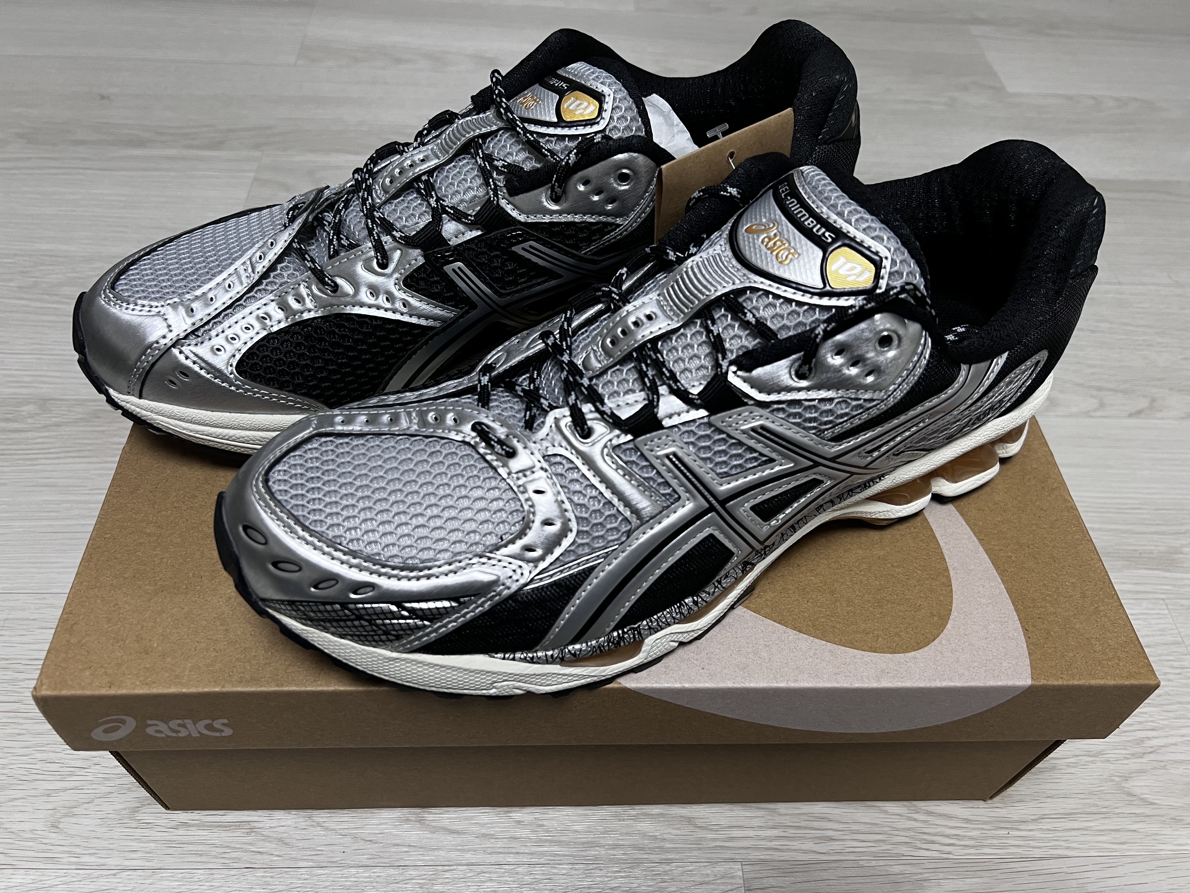 Asics Gel-Nimbus 10.1 Piedmont Grey Pure Silver 착용 스타일