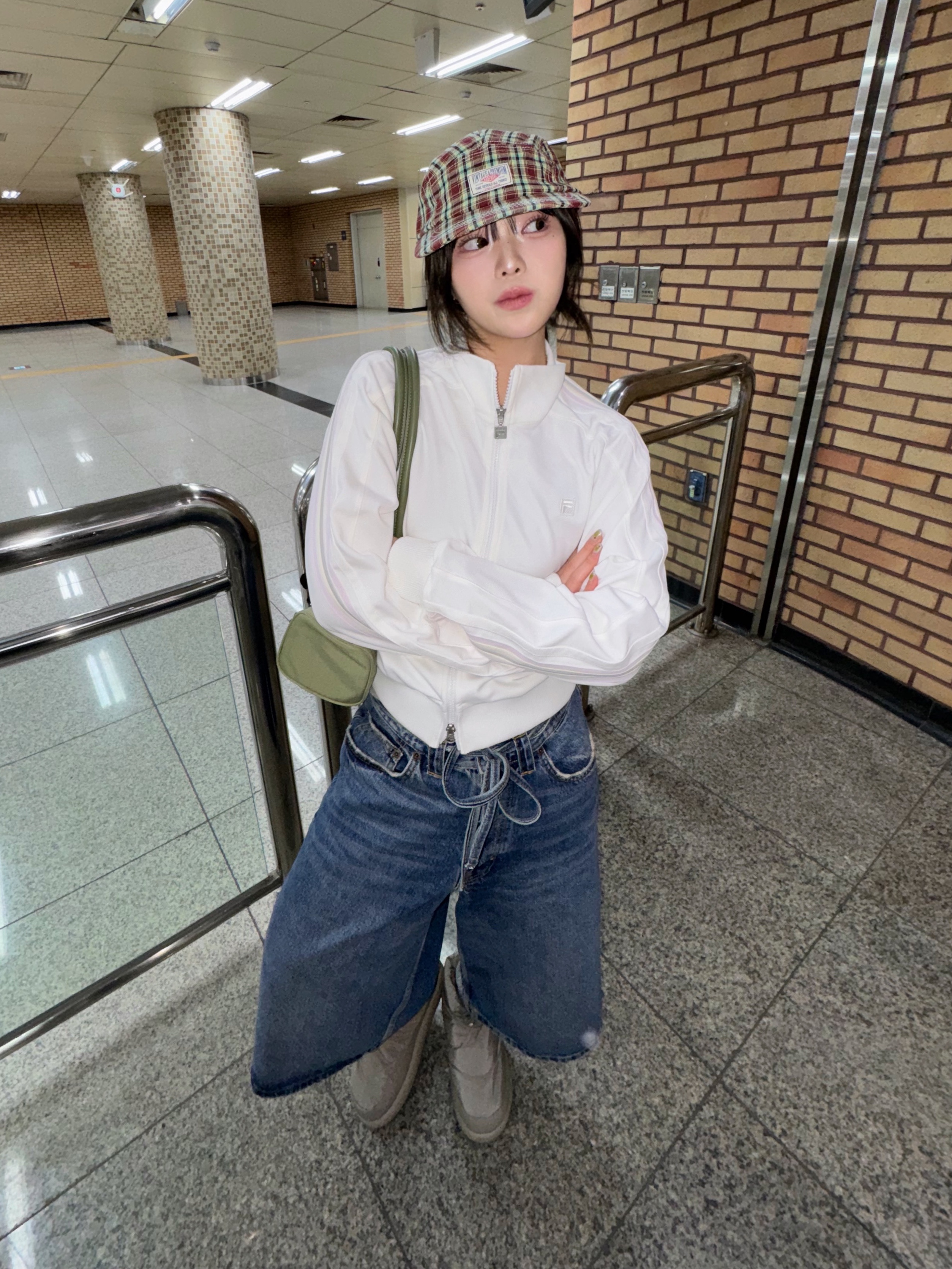 Zara x Rhuigi Denim Bermuda Pants Medium Blue, Zara Baggy Fit Bermuda Denim Blue 착용 스타일 - 1