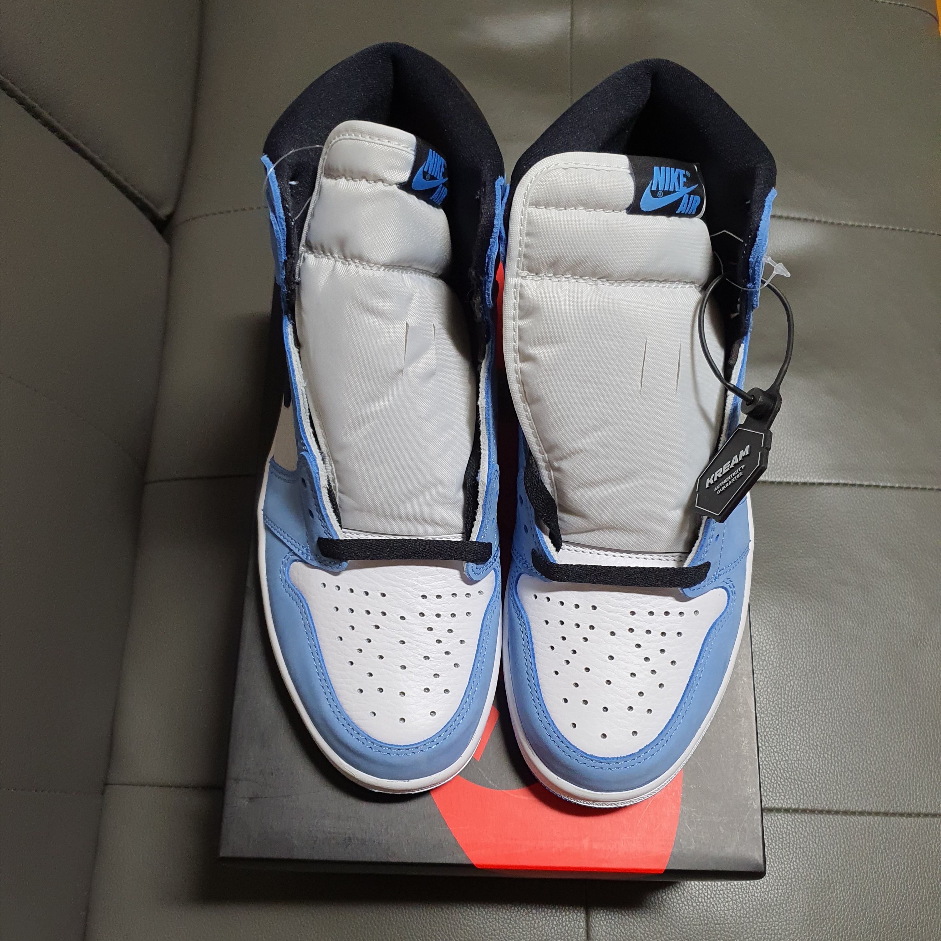 Jordan 1 Retro High OG University Blue 착용 스타일
