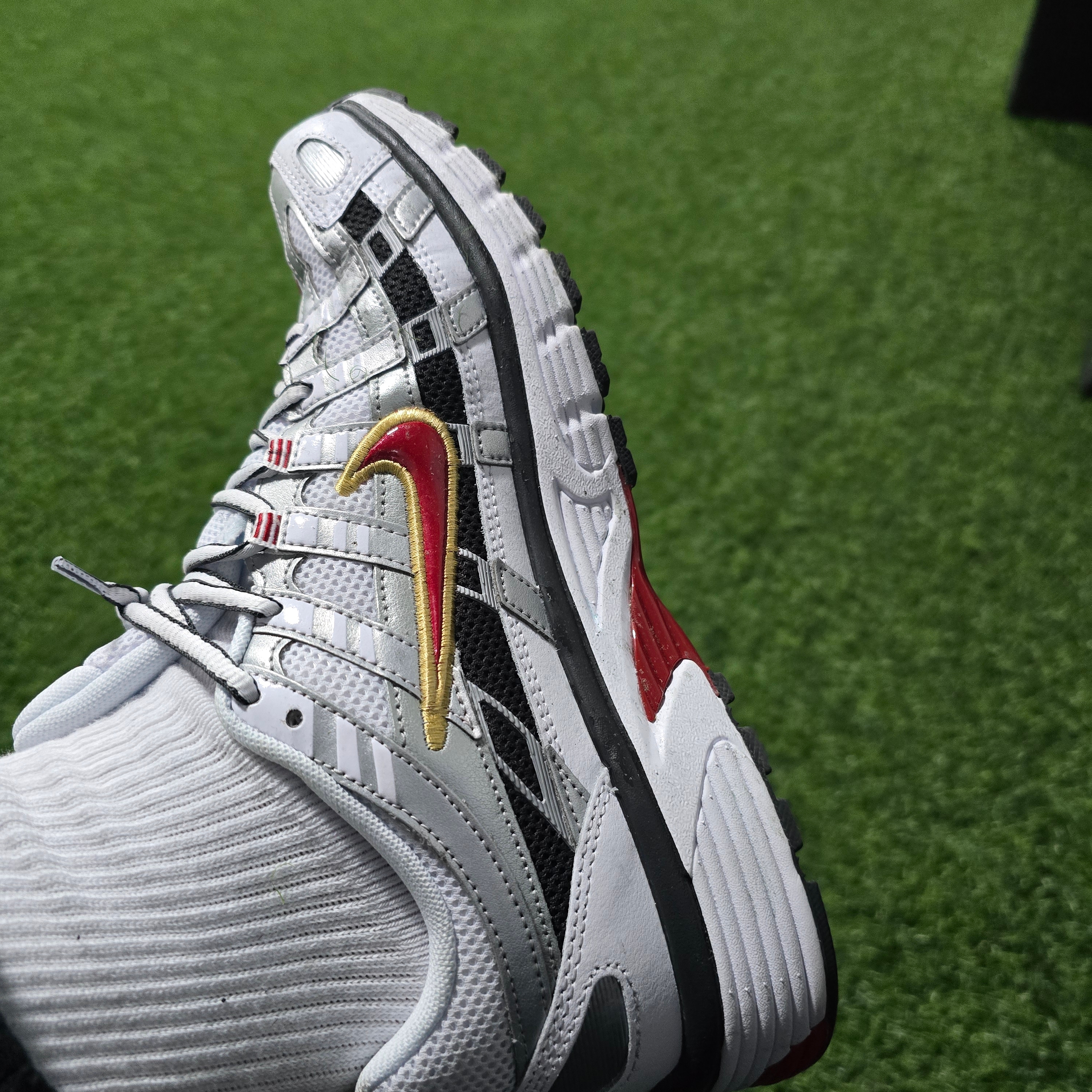 (W) Nike P-6000 Metallic Silver Red 착용 스타일