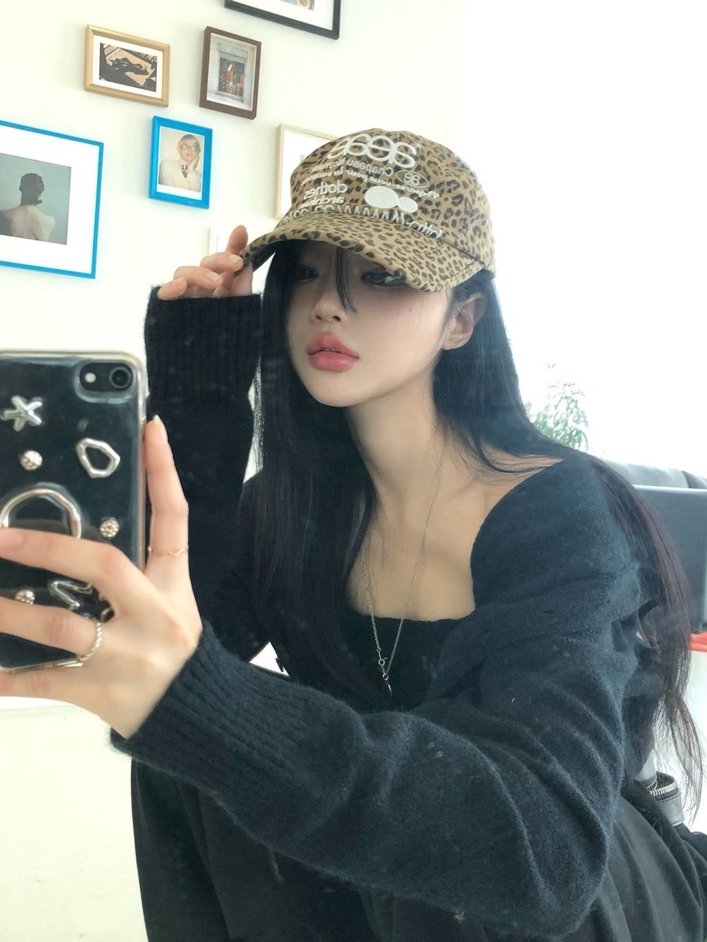 AEAE Web Logo Leopard Cap Mustard 착용 스타일