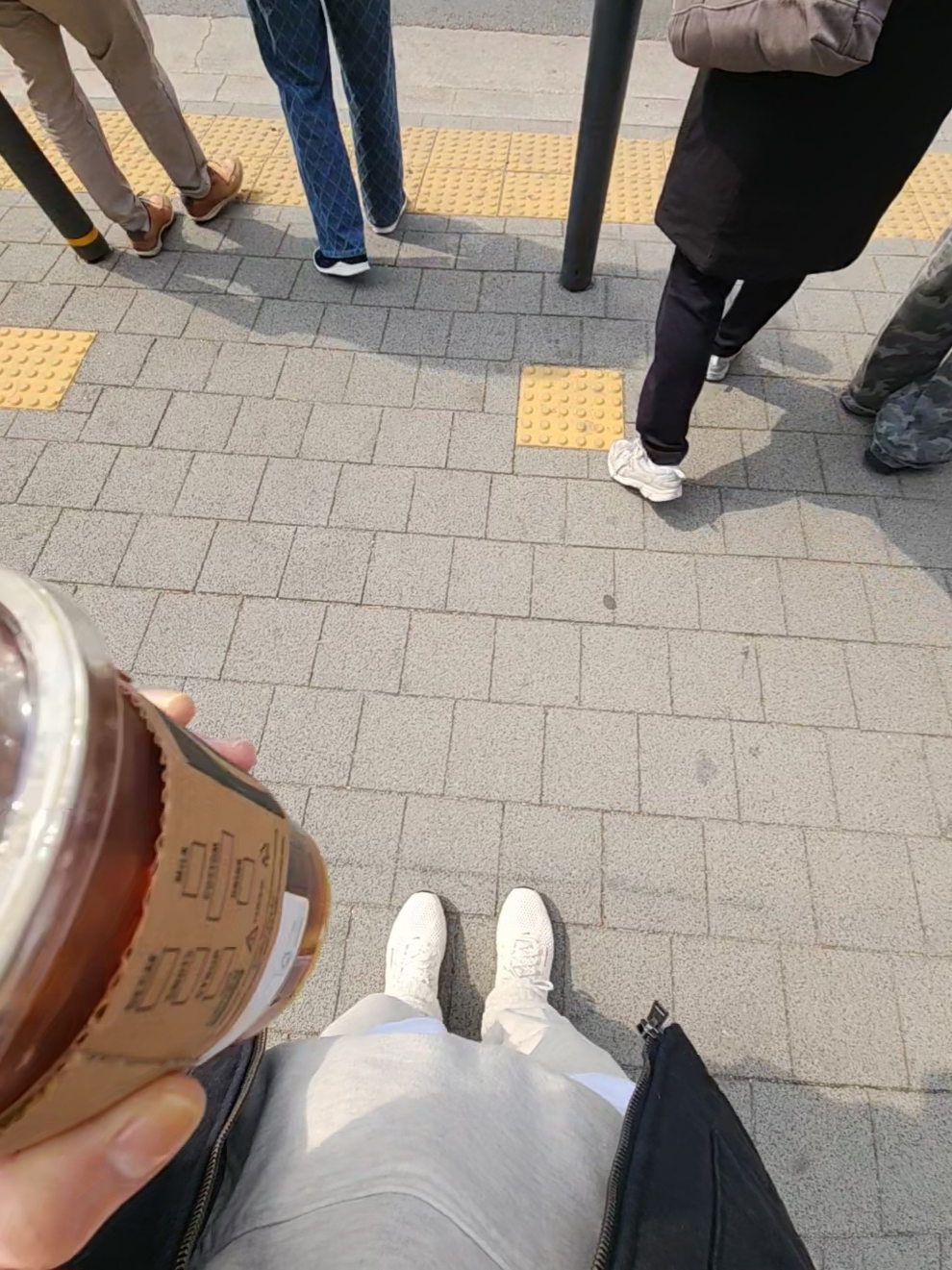 Nike x Stussy Air Max 2013 Fossil, IAB Studio Half Zip-Up Oatmeal Burgundy 착용 스타일 - 2