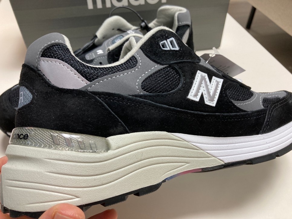 New Balance 992 Made in USA Black Grey 착용 스타일 - 3