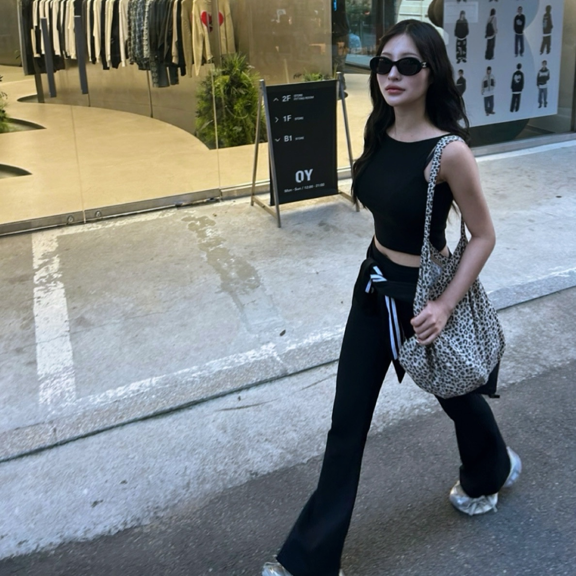 Emis Leopard Corduroy Eco Bag Cream, Balenciaga 3XL Sneakers Light Beige 착용 스타일