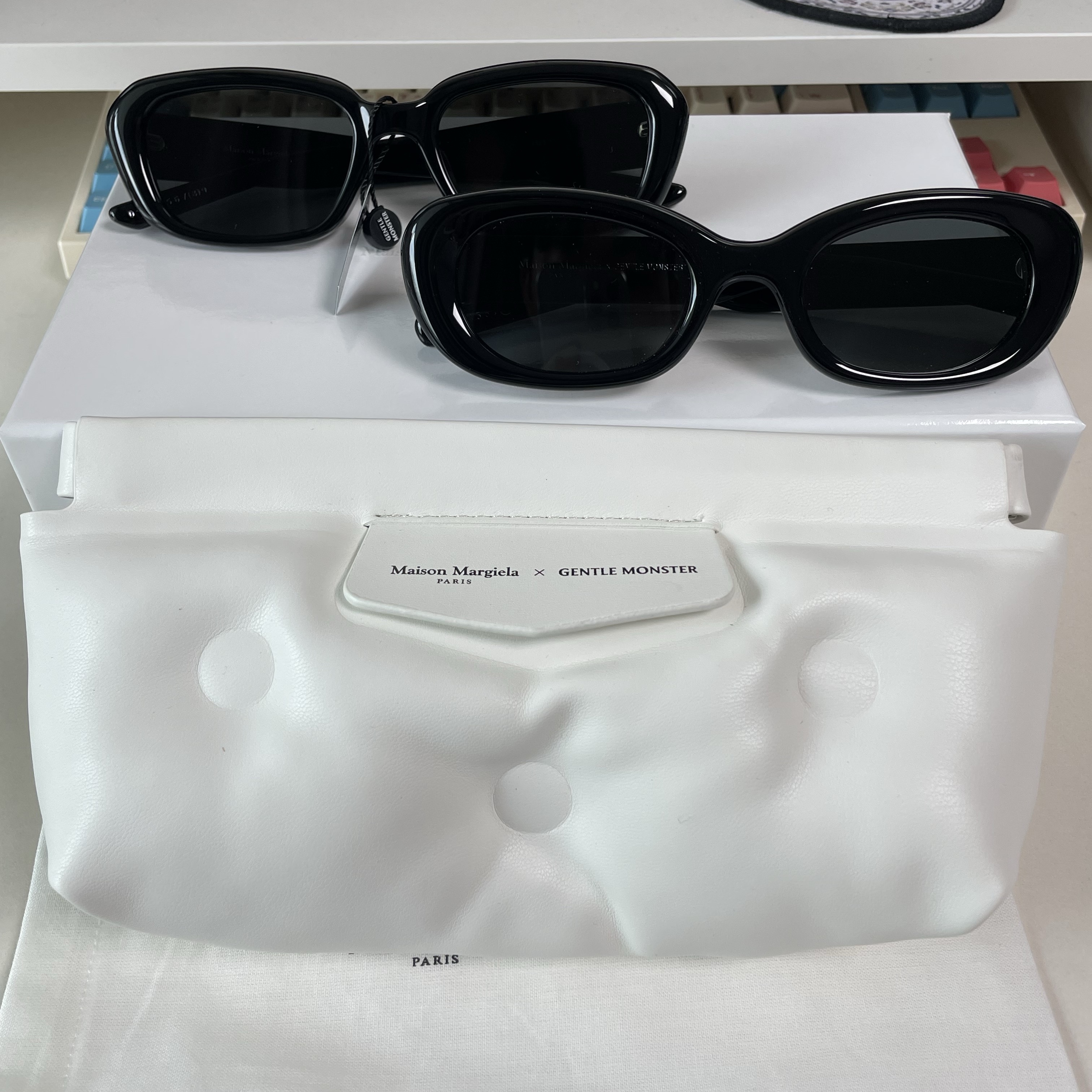 Gentle Monster x Maison Margiela MM207 Black Gray, Gentle Monster x Maison Margiela MM004 Black Black 착용 스타일 - 2
