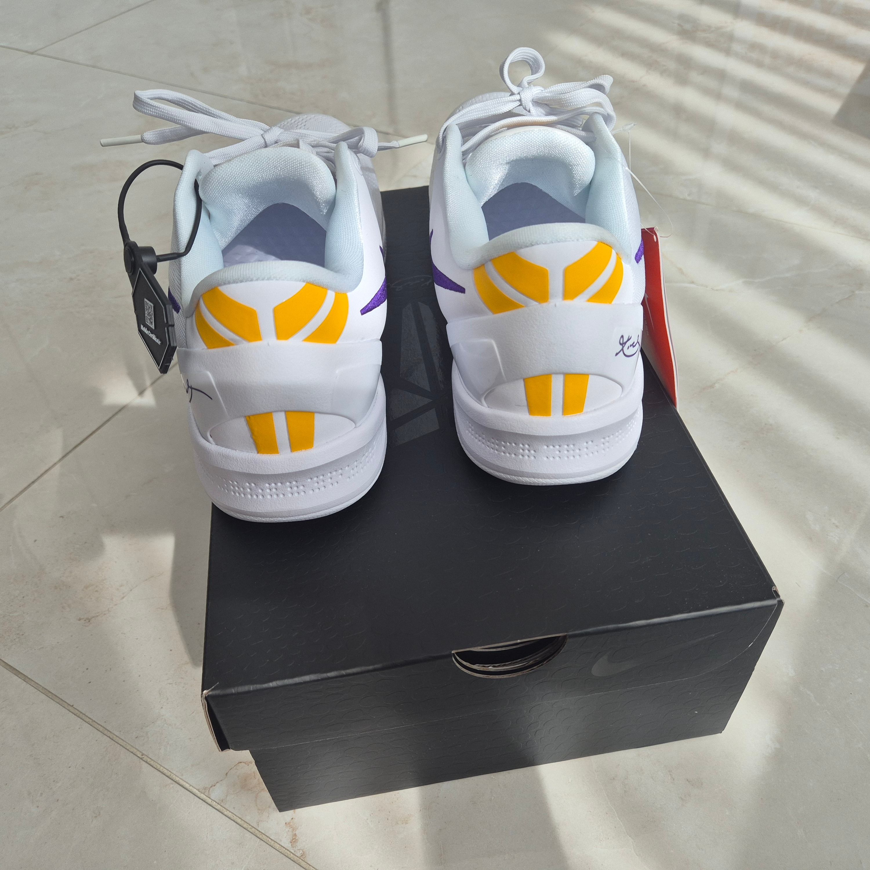 Nike Kobe 8 Protro White and Court Purple 착용 스타일 - 2