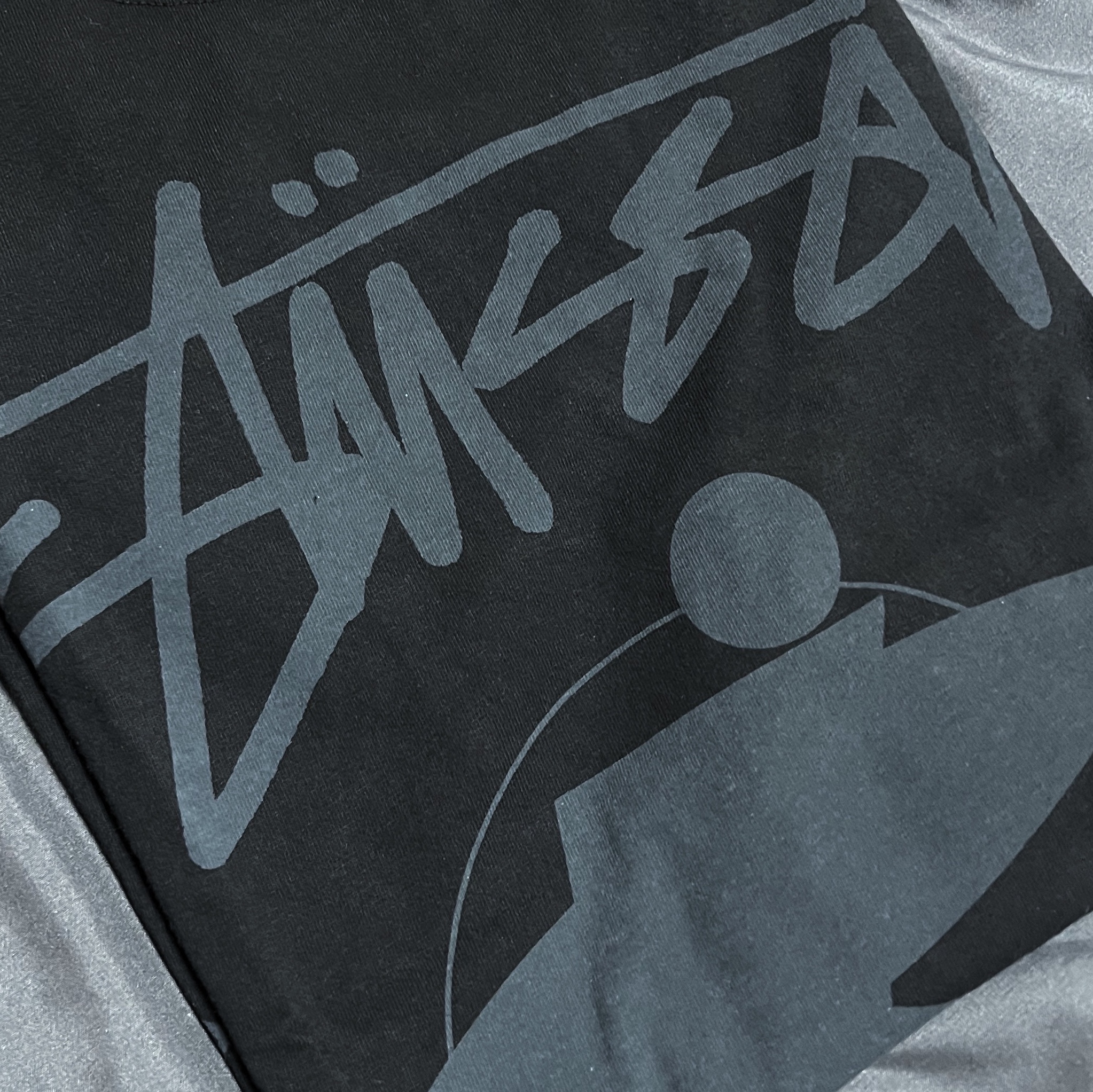 Stussy Beach Roots Pigment Dyed T-Shirt Black 착용 스타일