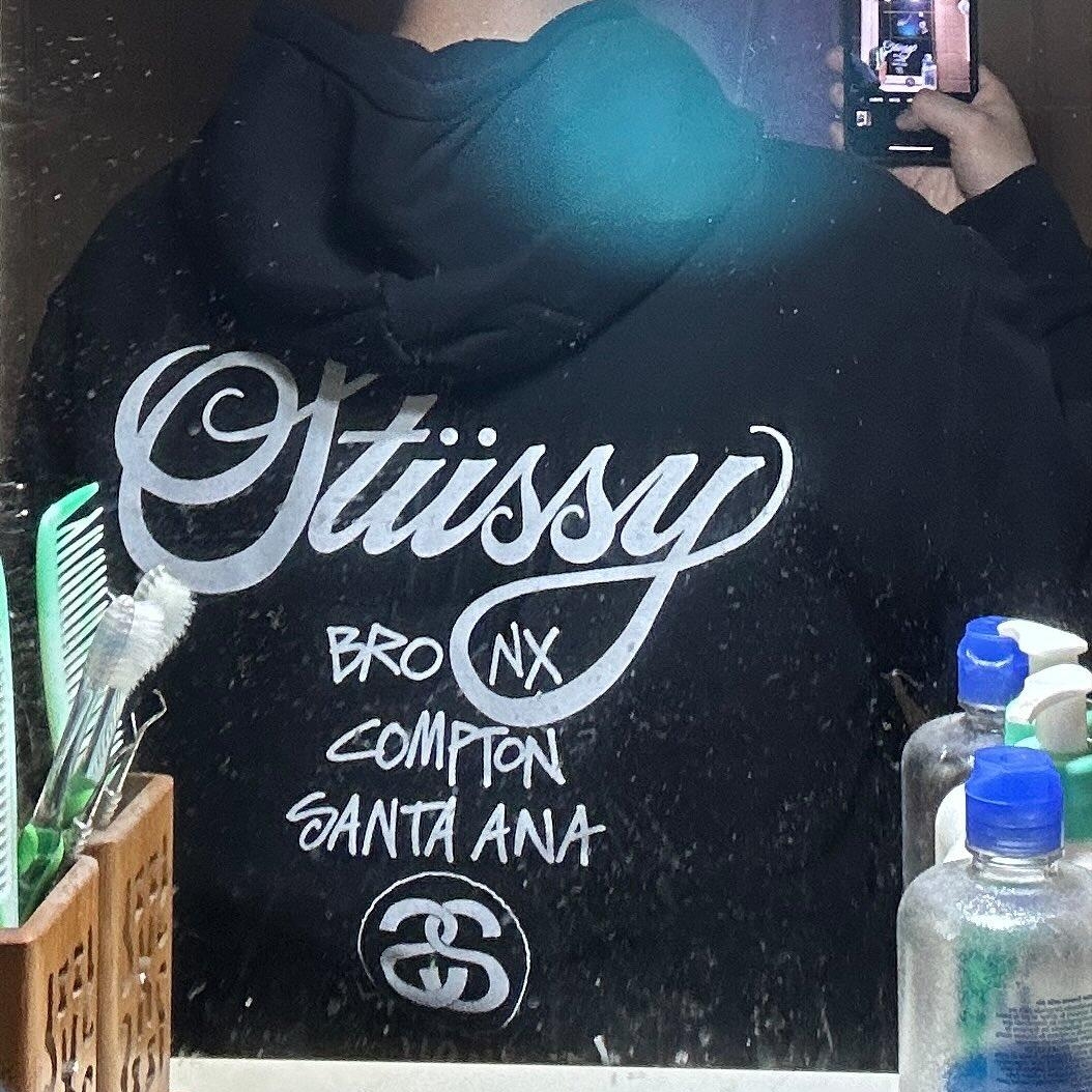 Stussy World Tour Hoodie Pigment Dyed Black 착용 스타일 - 2