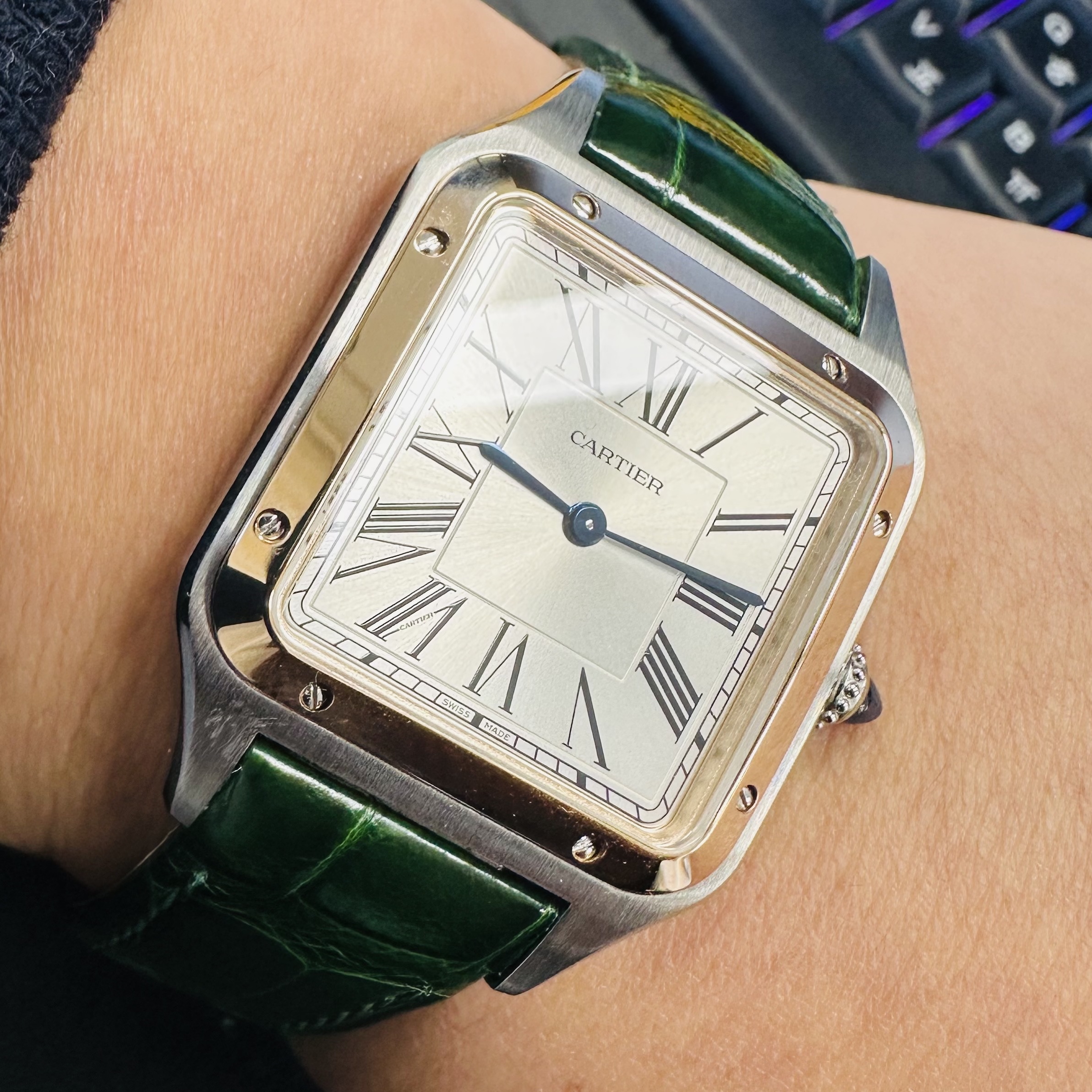 Cartier Santos Dumont Watch Large Quartz Pink Gold Steel Leather 착용 스타일