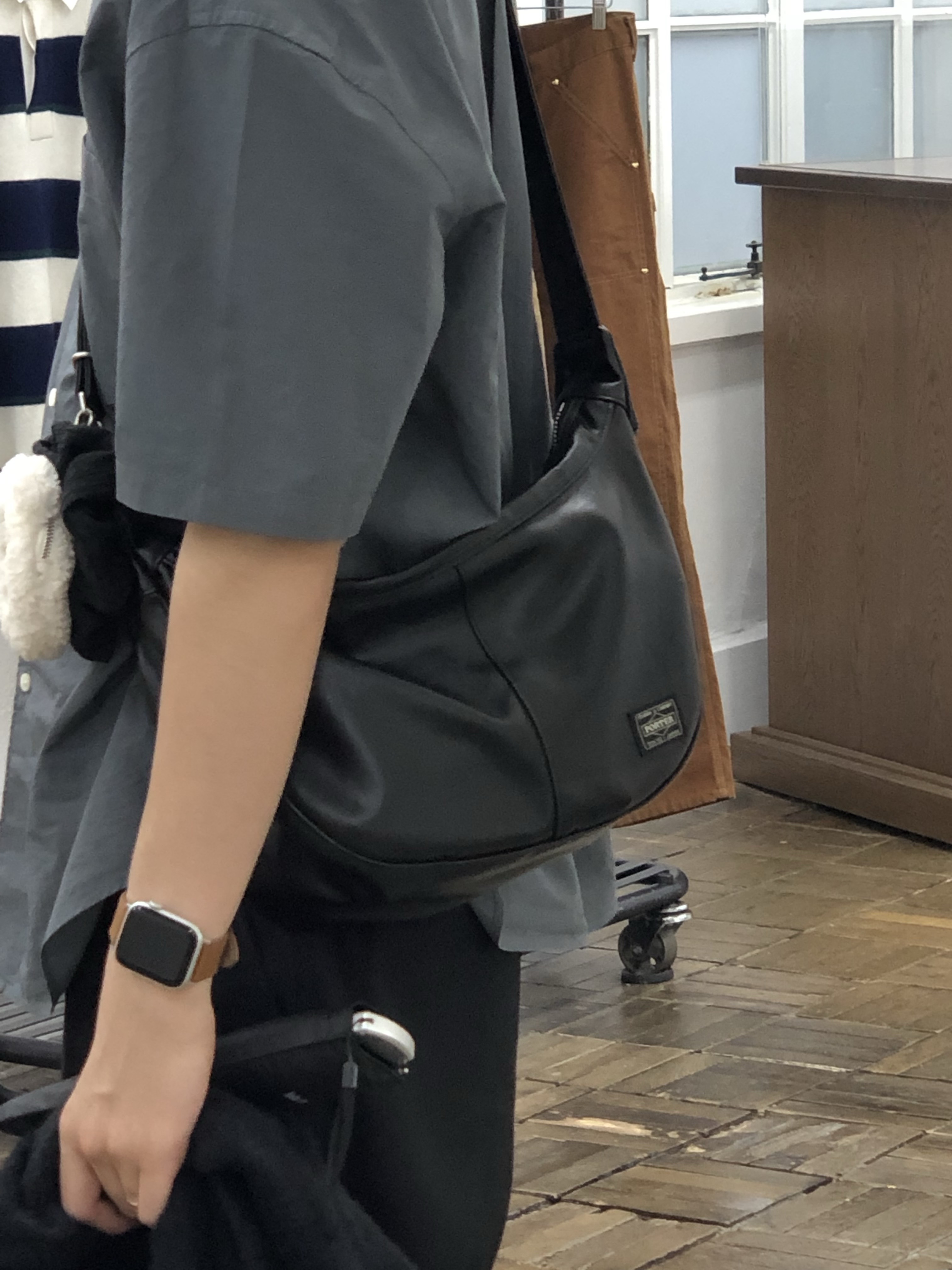 Porter Free Style Shoulder Bag Black 착용 스타일