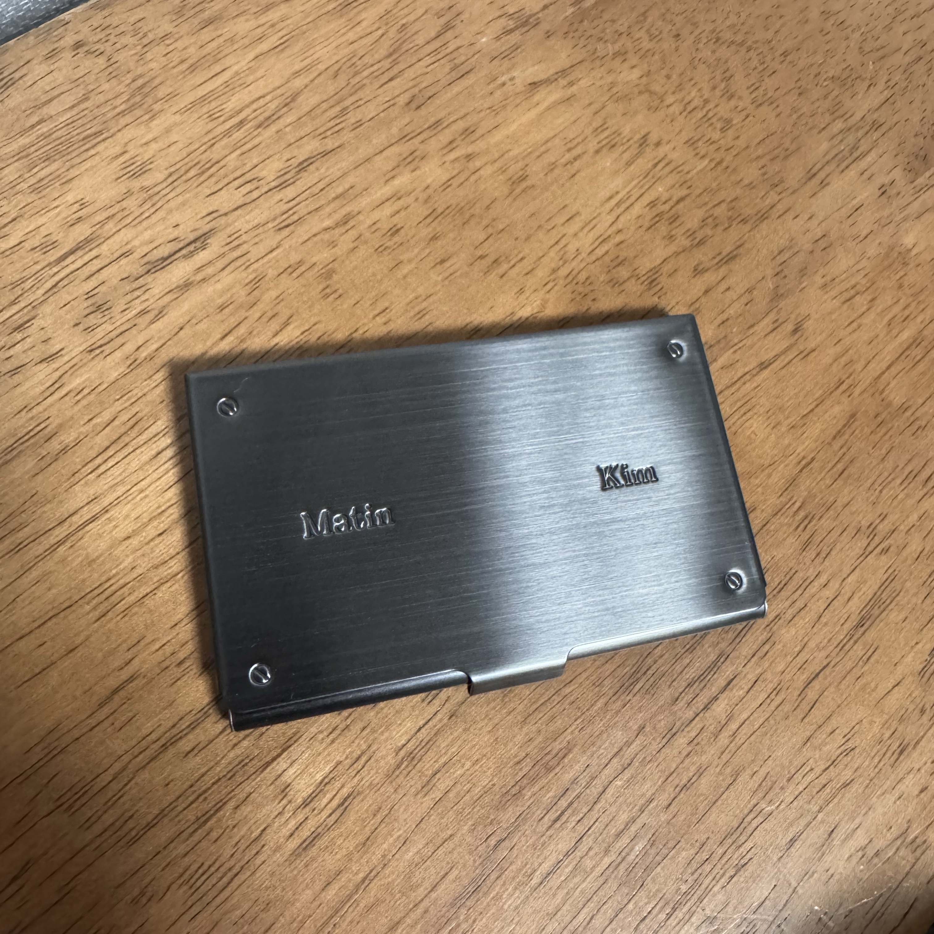 Matin Kim Signature Metal Card Holder Black 착용 스타일