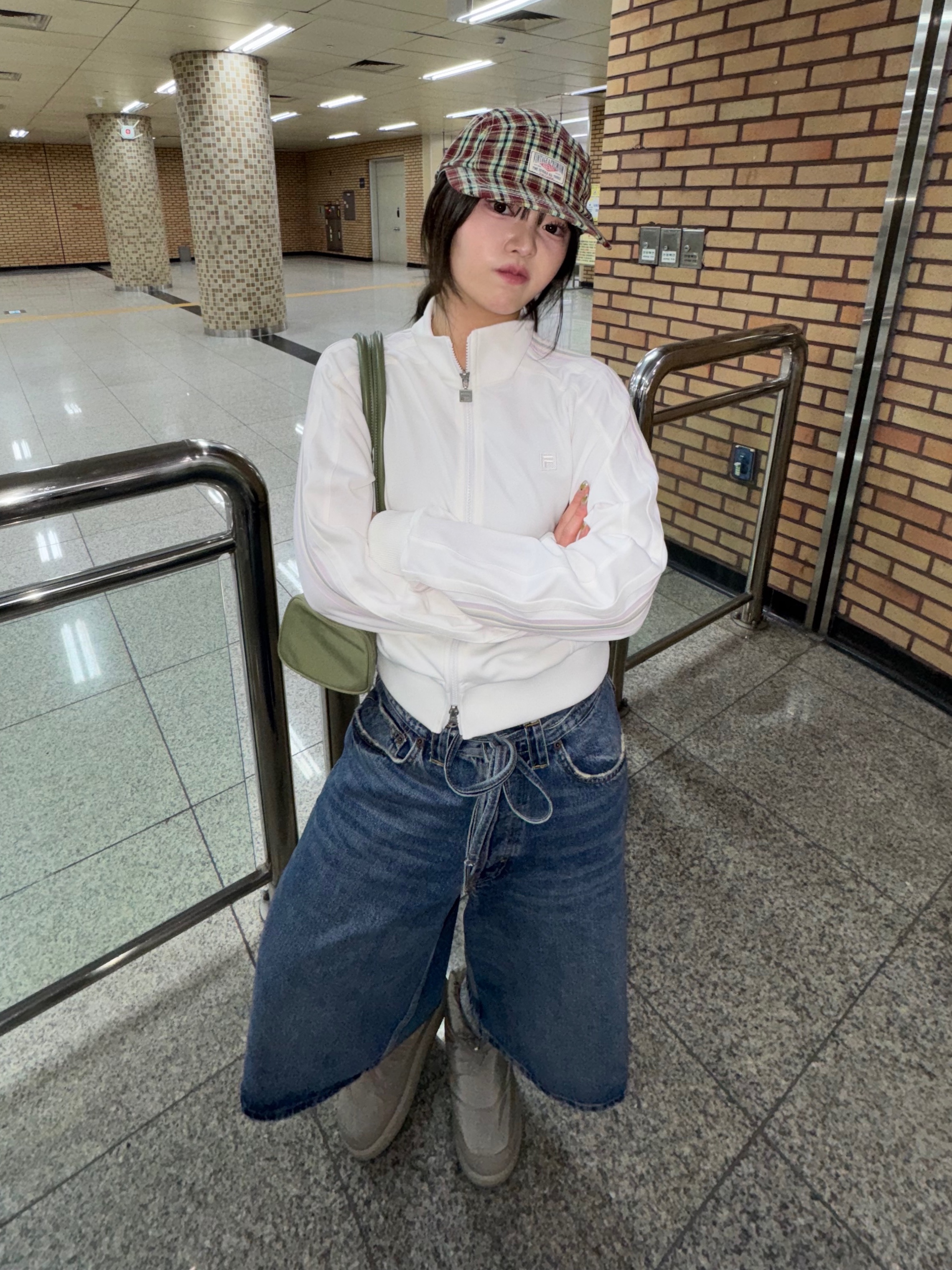 Zara x Rhuigi Denim Bermuda Pants Medium Blue, Zara Baggy Fit Bermuda Denim Blue 착용 스타일 - 2