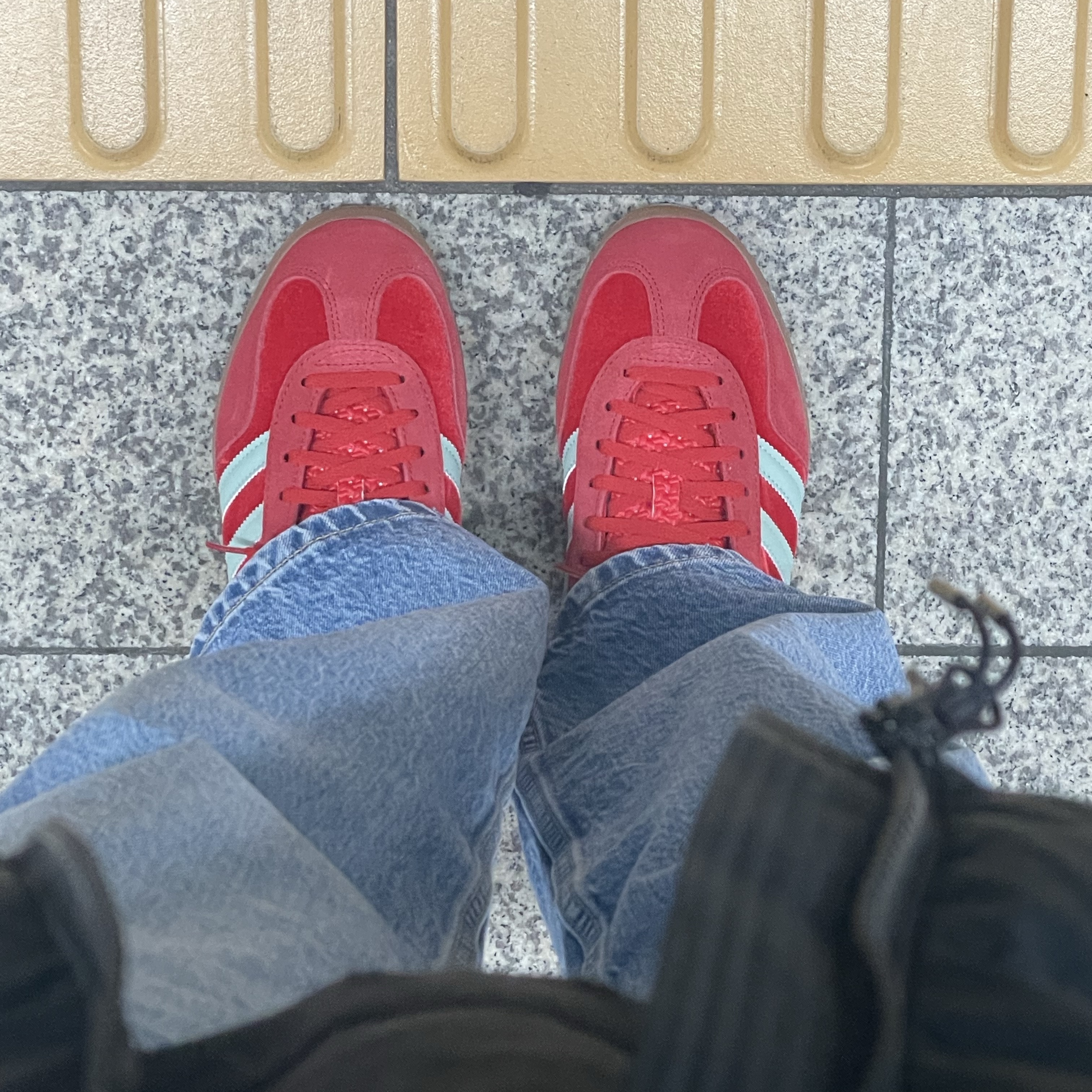 (W) Adidas Gazelle Indoor Better Scarlet Hazy Green 착용 스타일