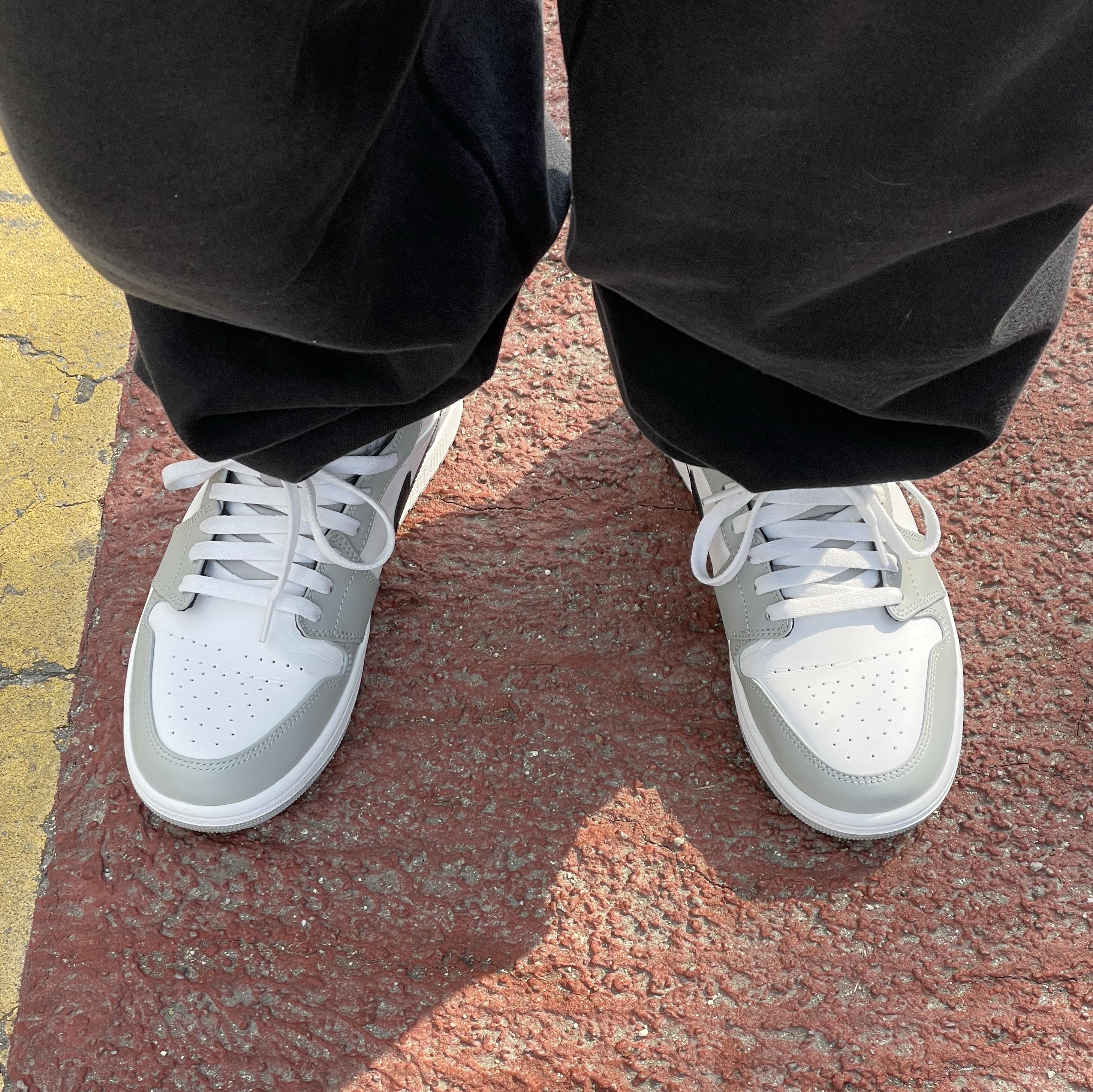 Jordan 1 Mid Light Smoke Grey 착용 스타일 - 2