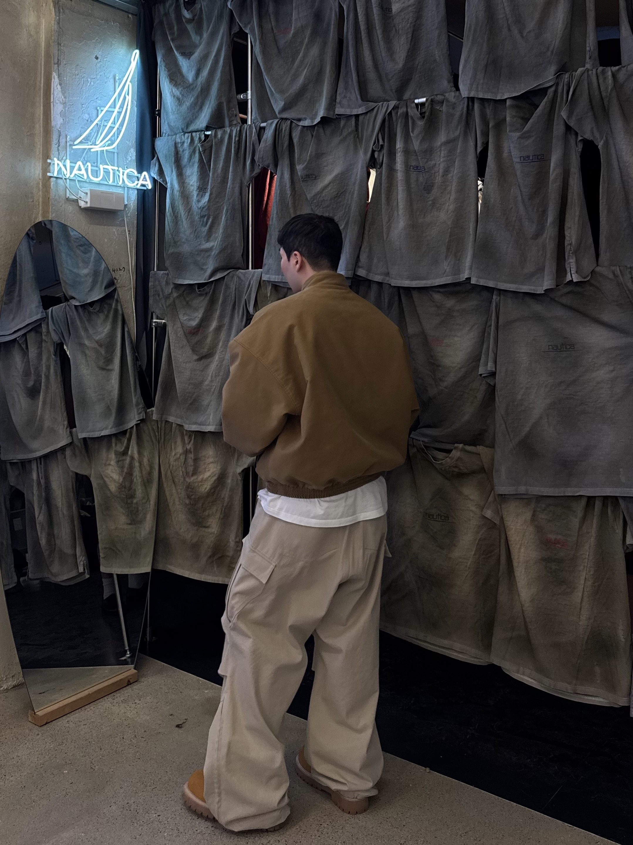 Nonnod Moleskin Bomber Camel, Nonnod Side Zip Cargo Pants Beige 착용 스타일 - 2