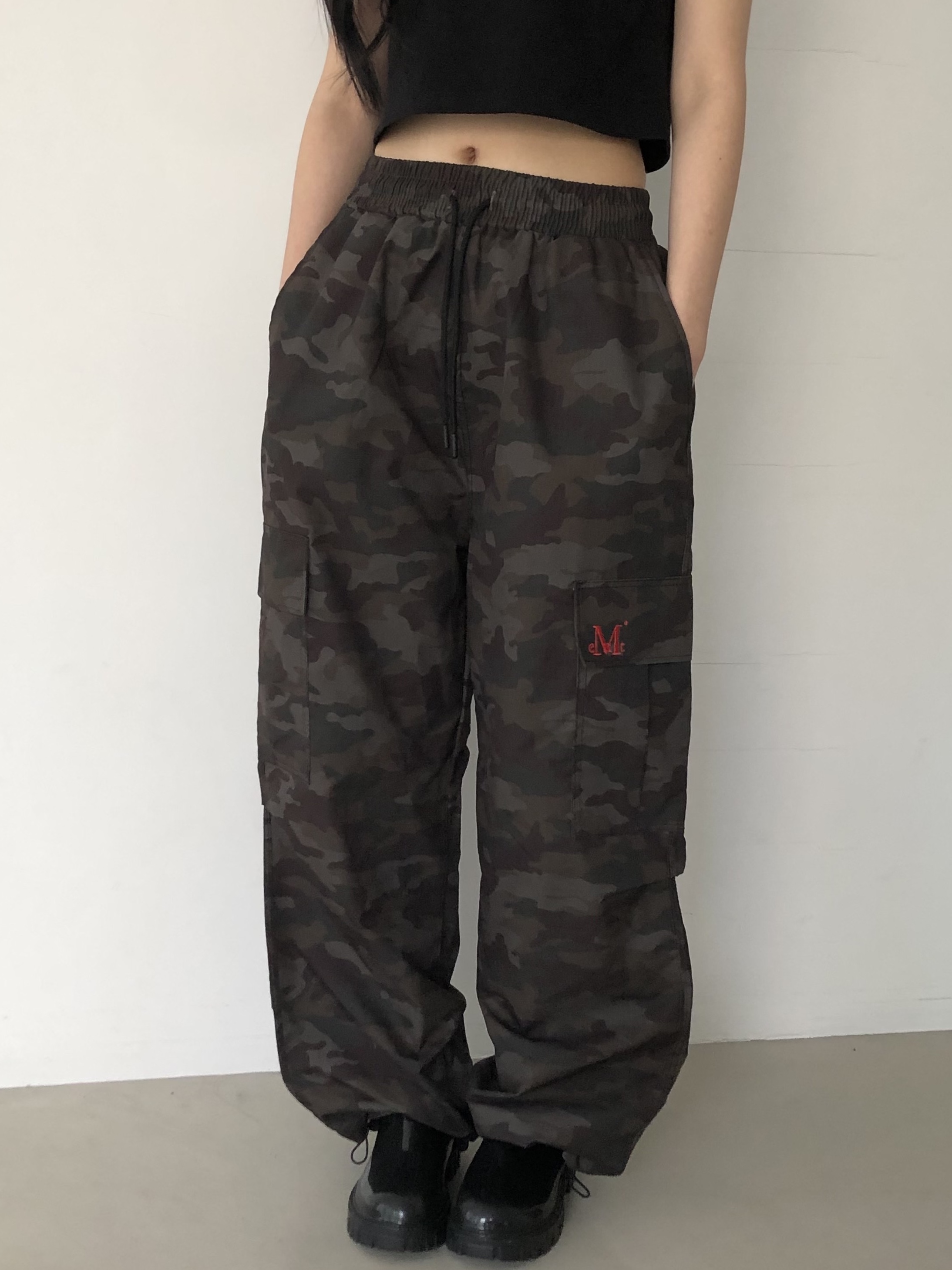 MUCENT Crieff Camo Poly Cargo Pants Khaki 착용 스타일 - 3