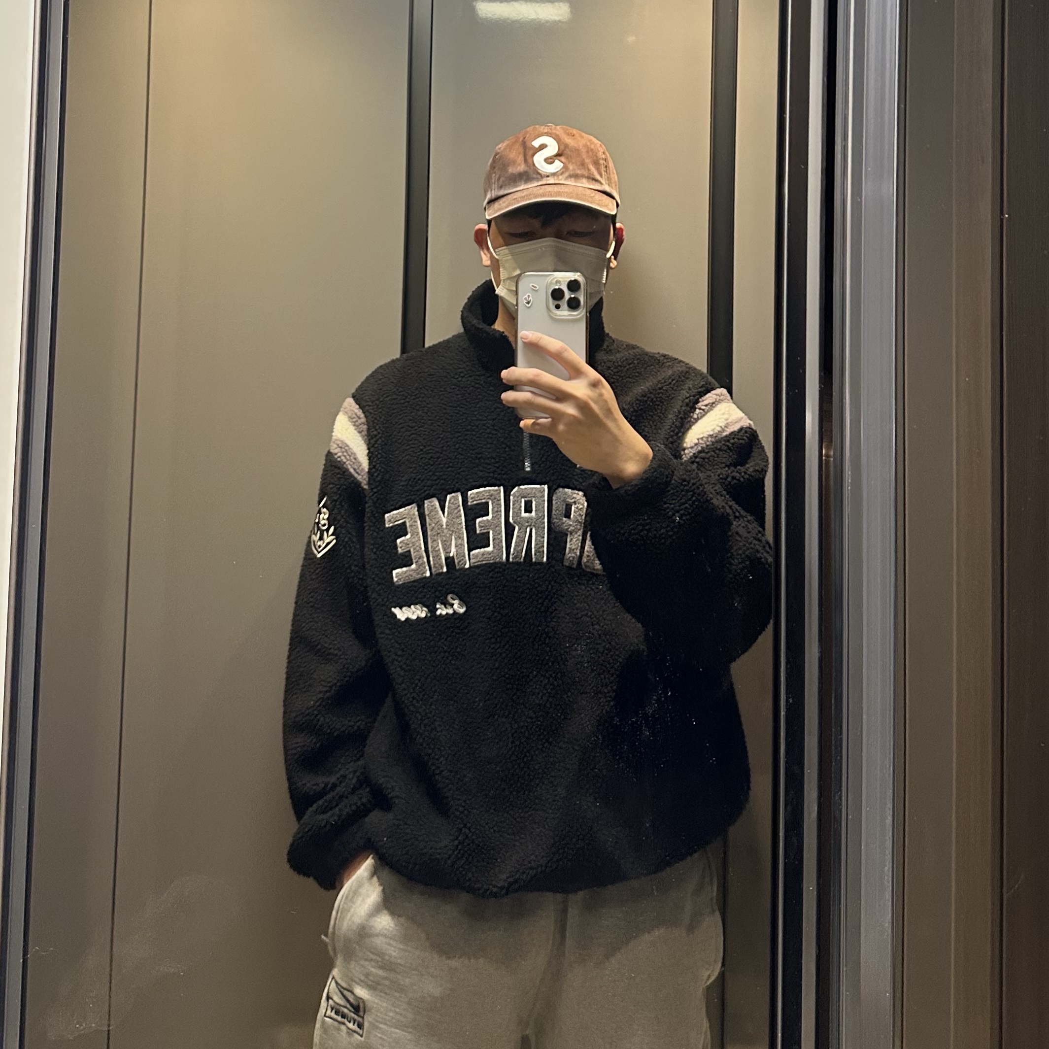 Supreme Pigment Print S Logo 6-Panel Brown - 23FW, Supreme Arc Half Zip Fleece Pullover Black - 23FW 착용 스타일