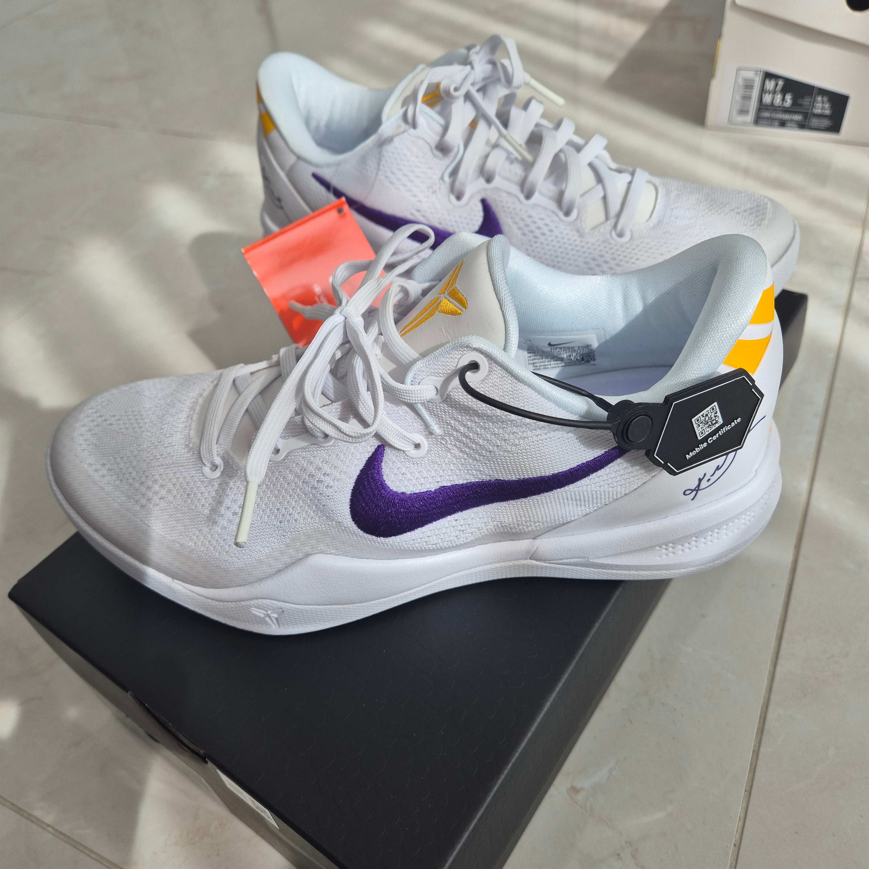 Nike Kobe 8 Protro White and Court Purple 착용 스타일 - 1
