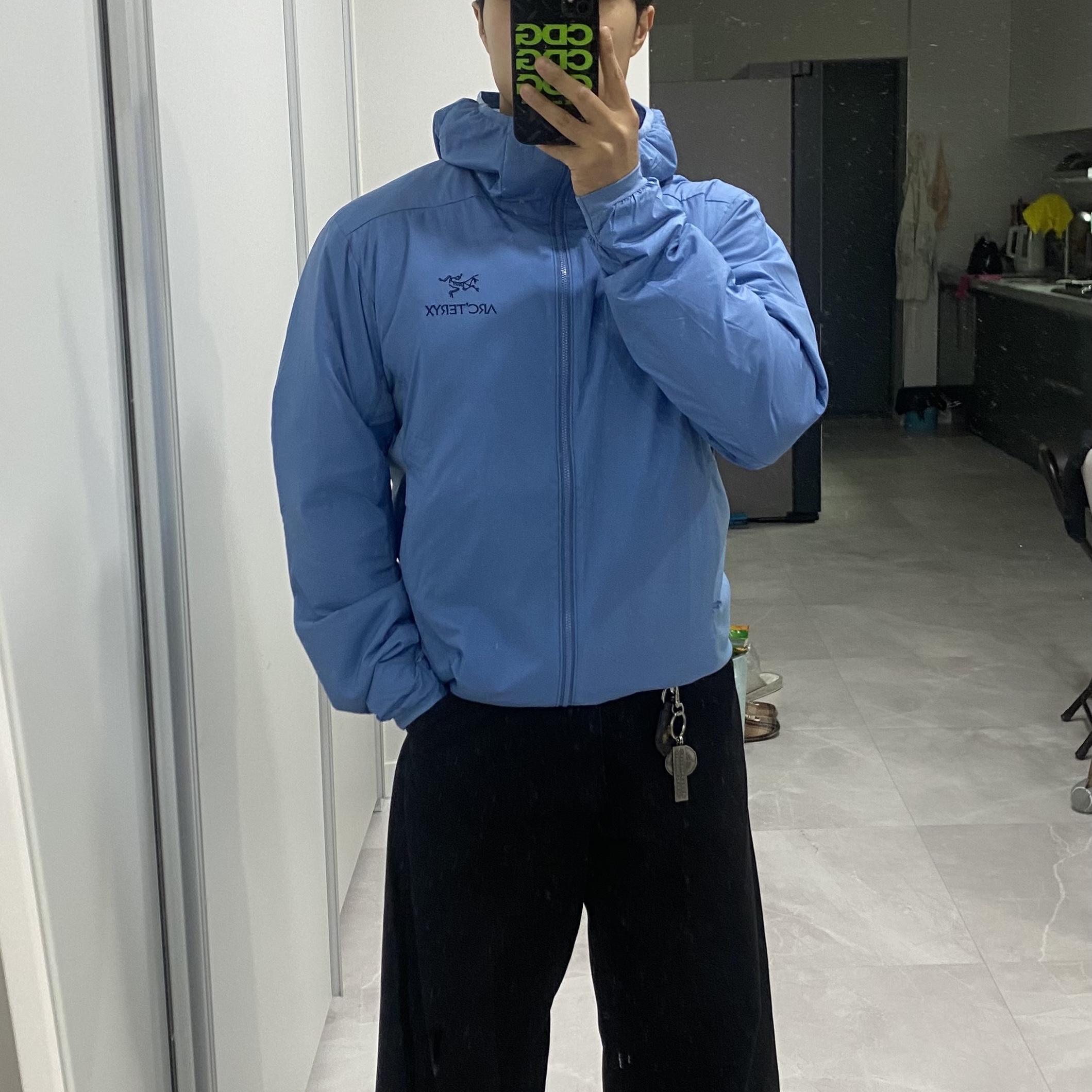 Arc'teryx Atom Hoody Stone Wash 착용 스타일 - 2