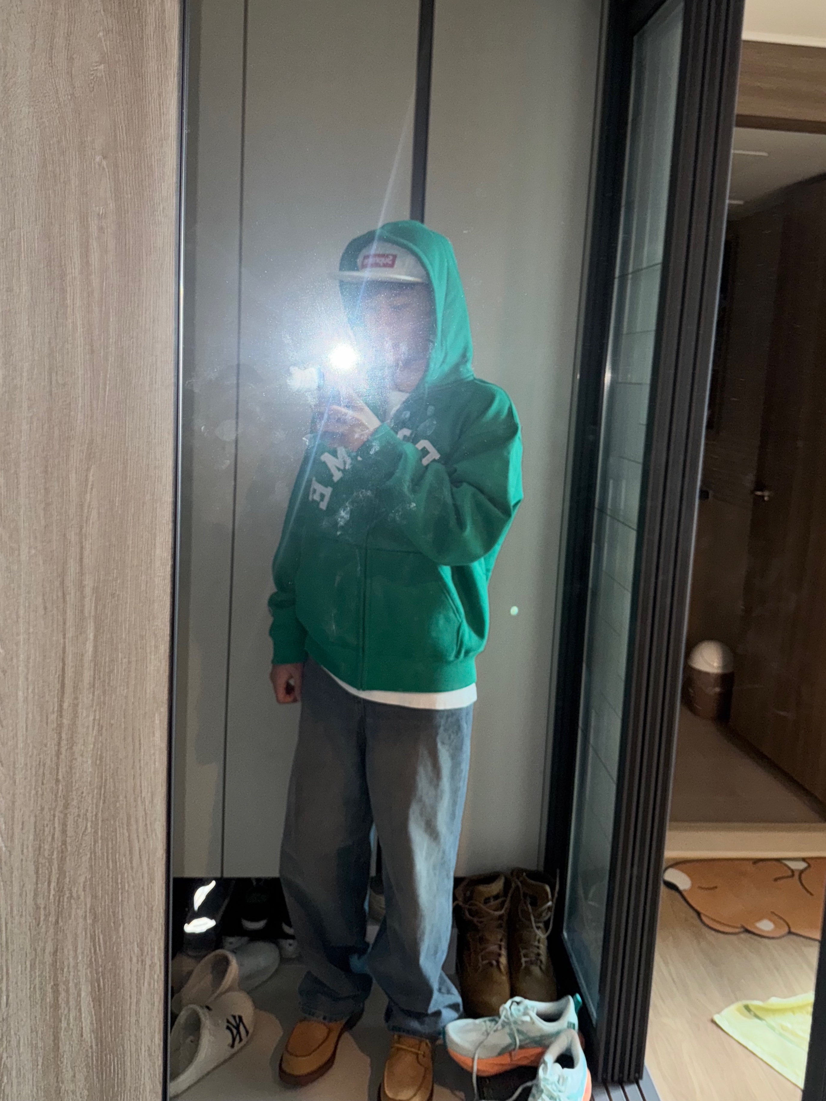 Supreme x Champion Zip Up Hooded Sweatshirt Green - 24SS, Supreme Waxed Ripstop Camp Cap White - 24FW 착용 스타일