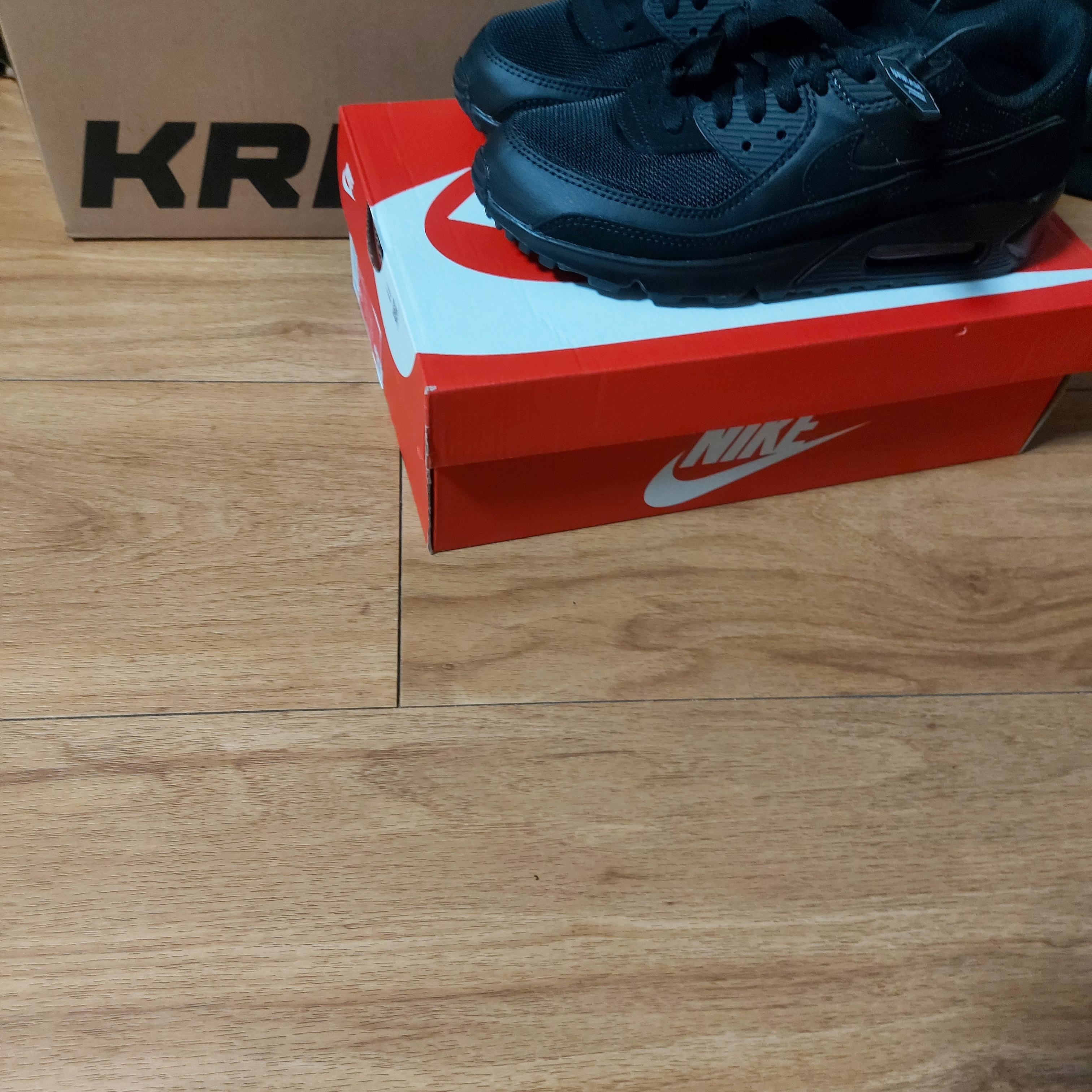 Nike Air Max 90 Triple Black 착용 스타일