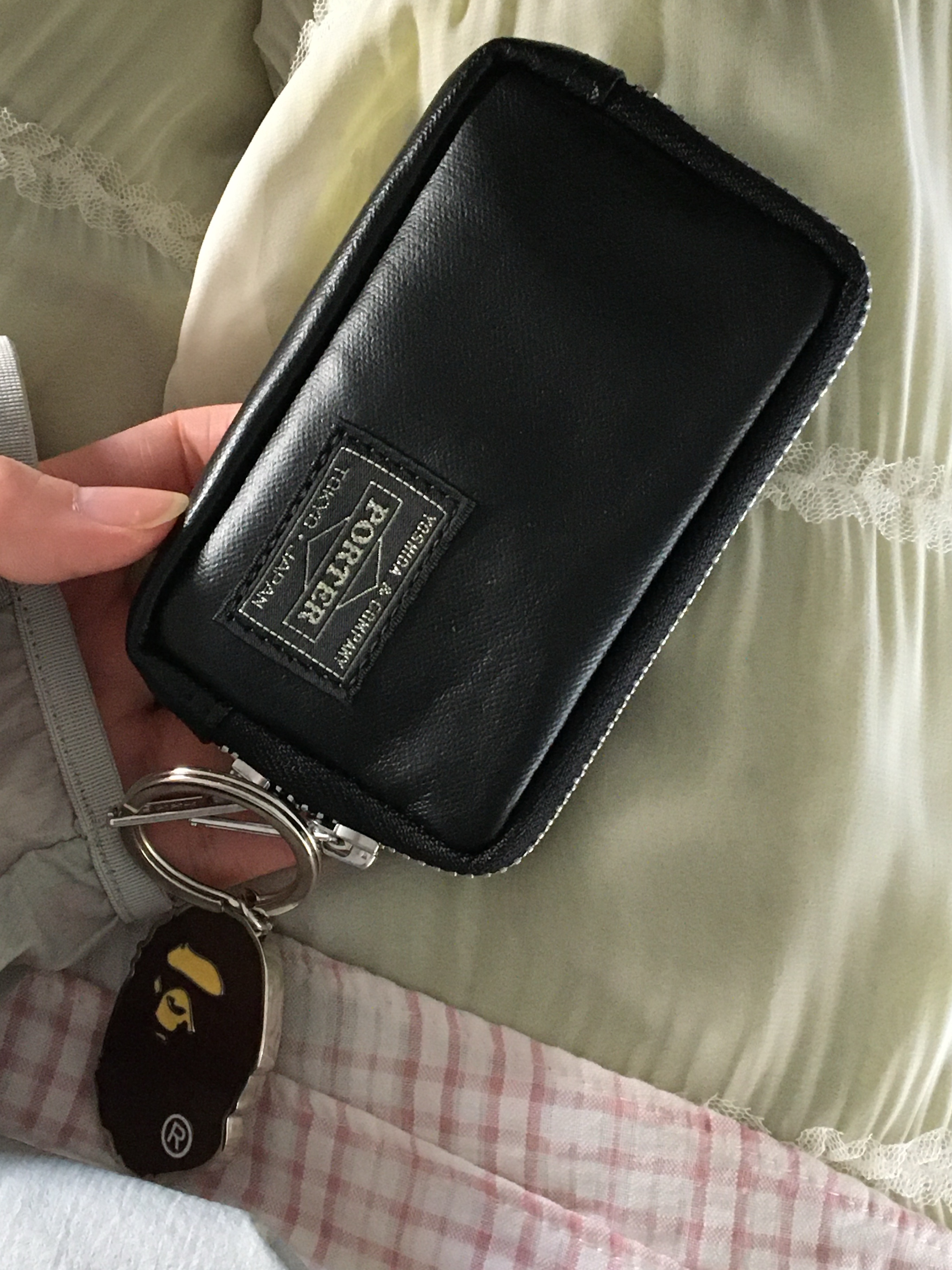 BAPE Ape Head Metal Keychain Brown, Porter Freestyle Multi Coin Case Black 착용 스타일 - 1