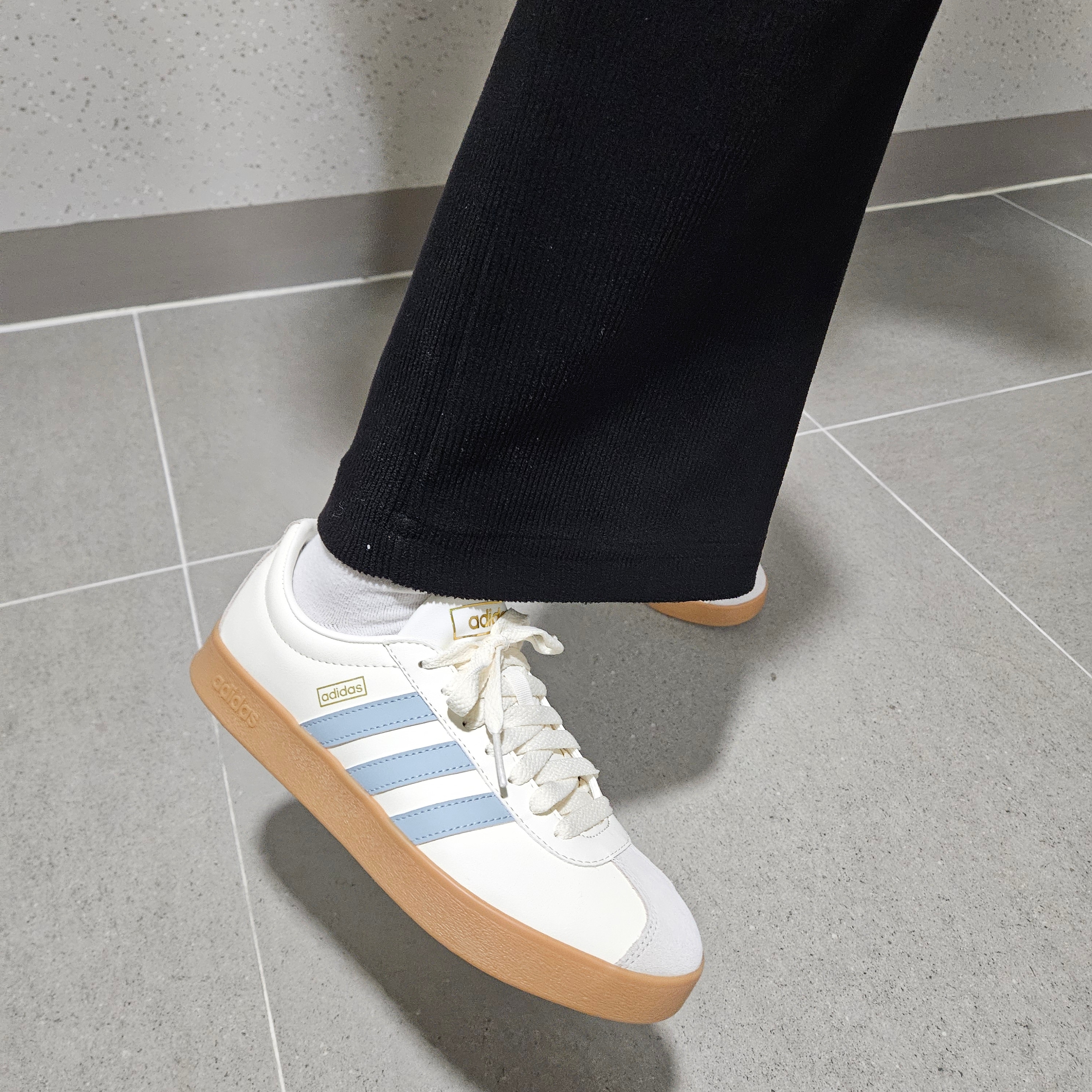 Adidas Neo VL Court 2.0 White Blue 착용 스타일