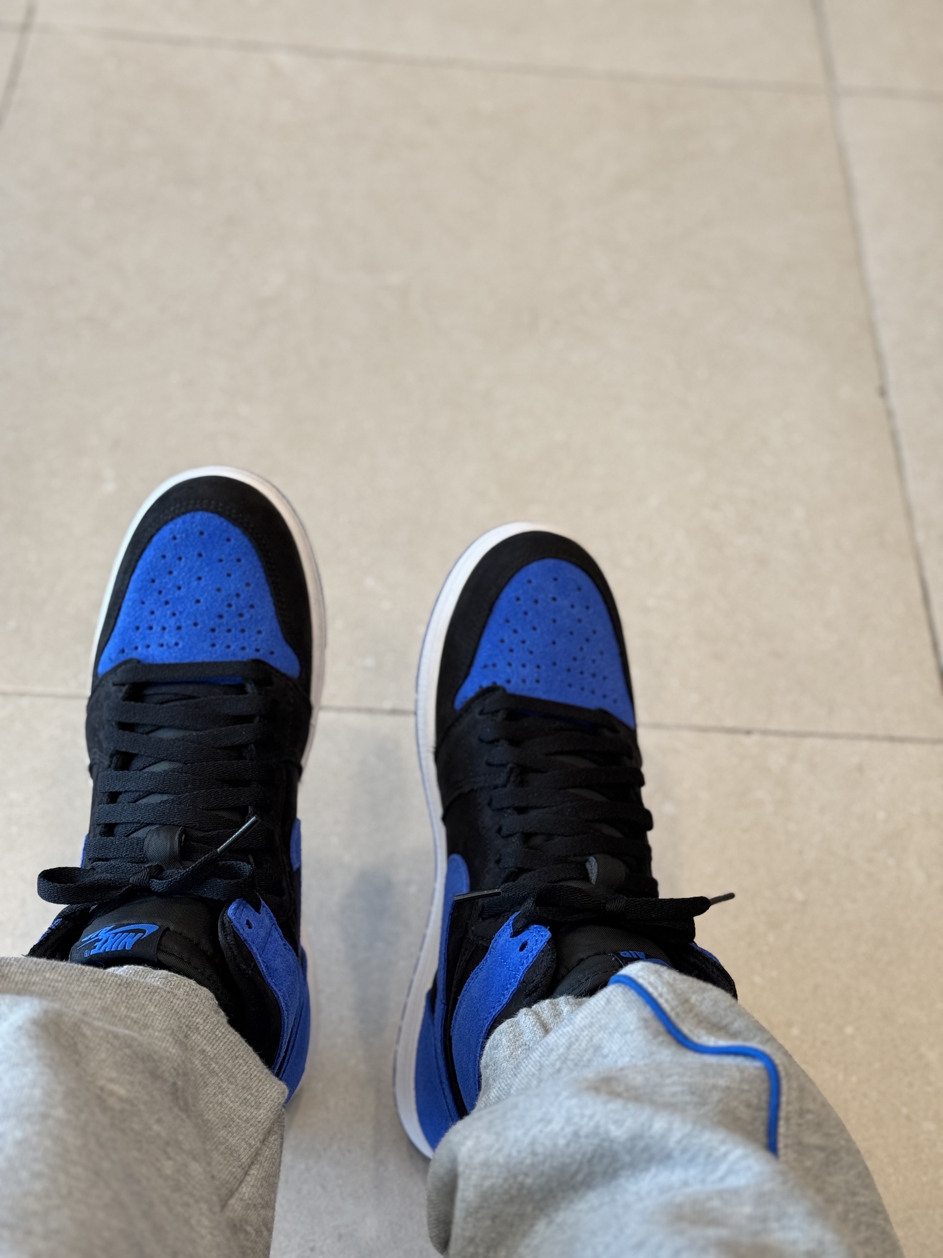 Jordan 1 Retro High OG Royal Reimagined, Converse x Ader Error Shapes Pants Vintage Grey Heather 착용 스타일 - 2