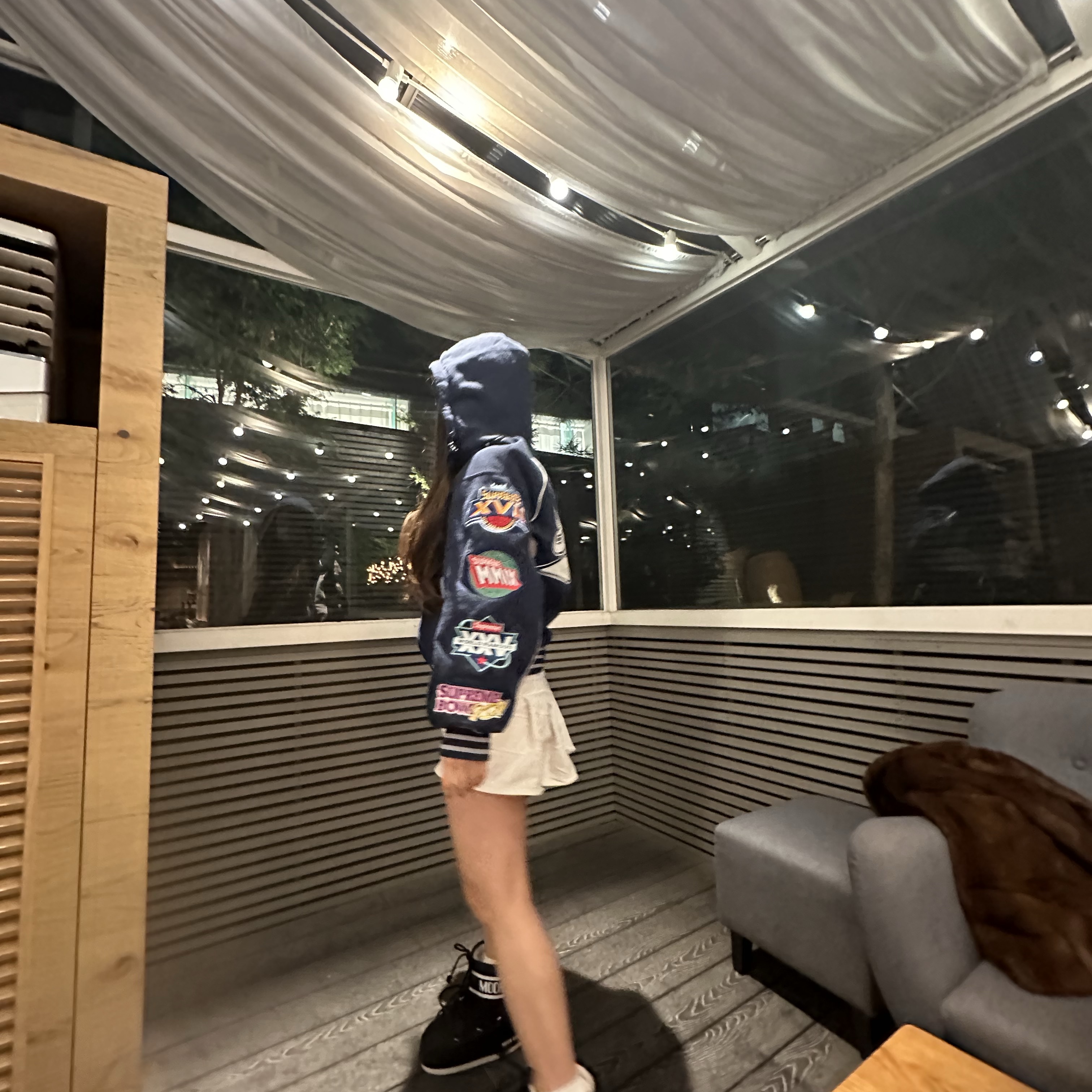 슈프림 플레이오프 집업 후드 스웨트셔츠 네이비 - 25SS, (W) 문부츠 아이콘 로우 나일론 부츠 블랙 화이트 착용 스타일 - 4