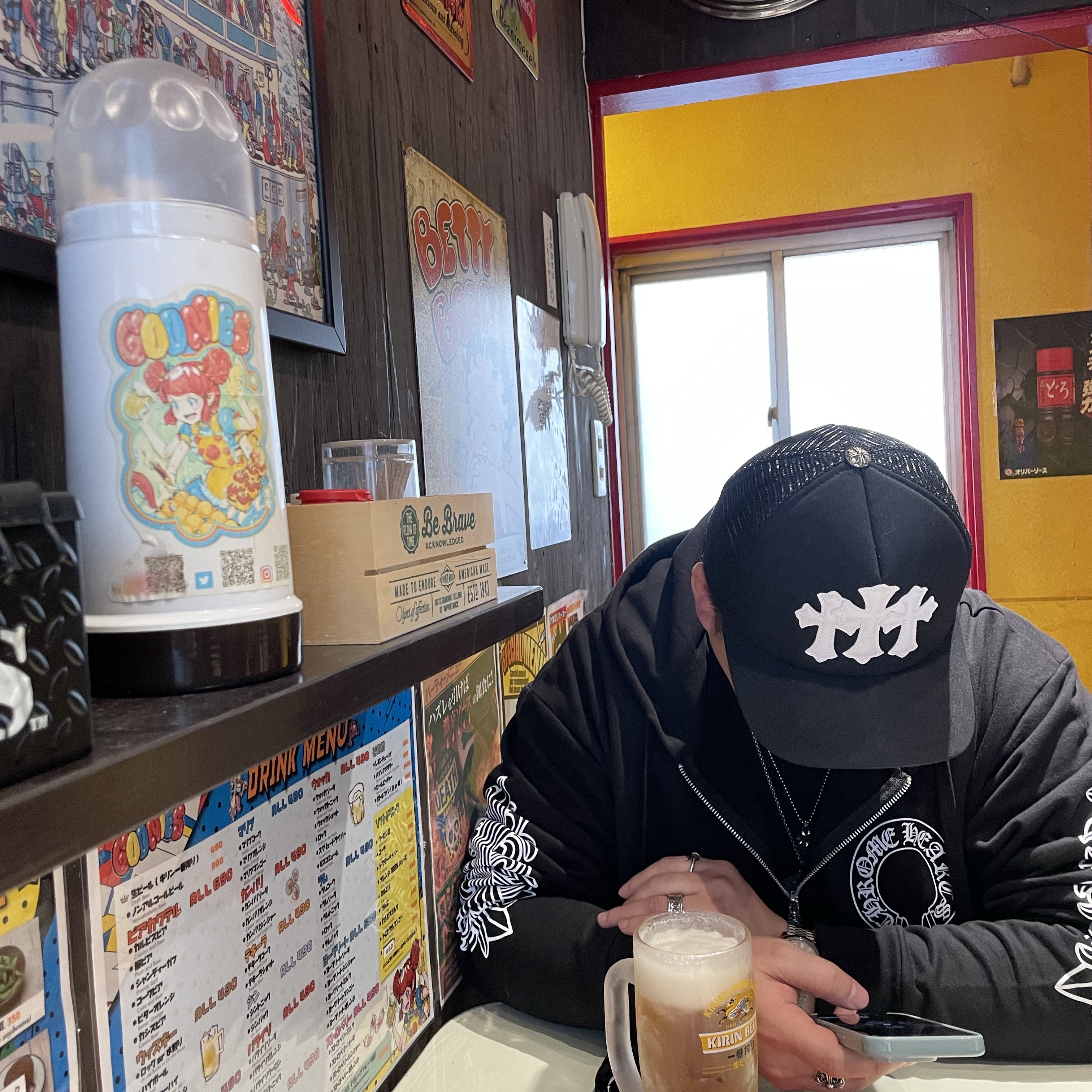 Chrome Hearts Cemetery Trucker Hat Black, Chrome Hearts Horseshoe Floral Fleece Zip-Up Hoodie Black 착용 스타일