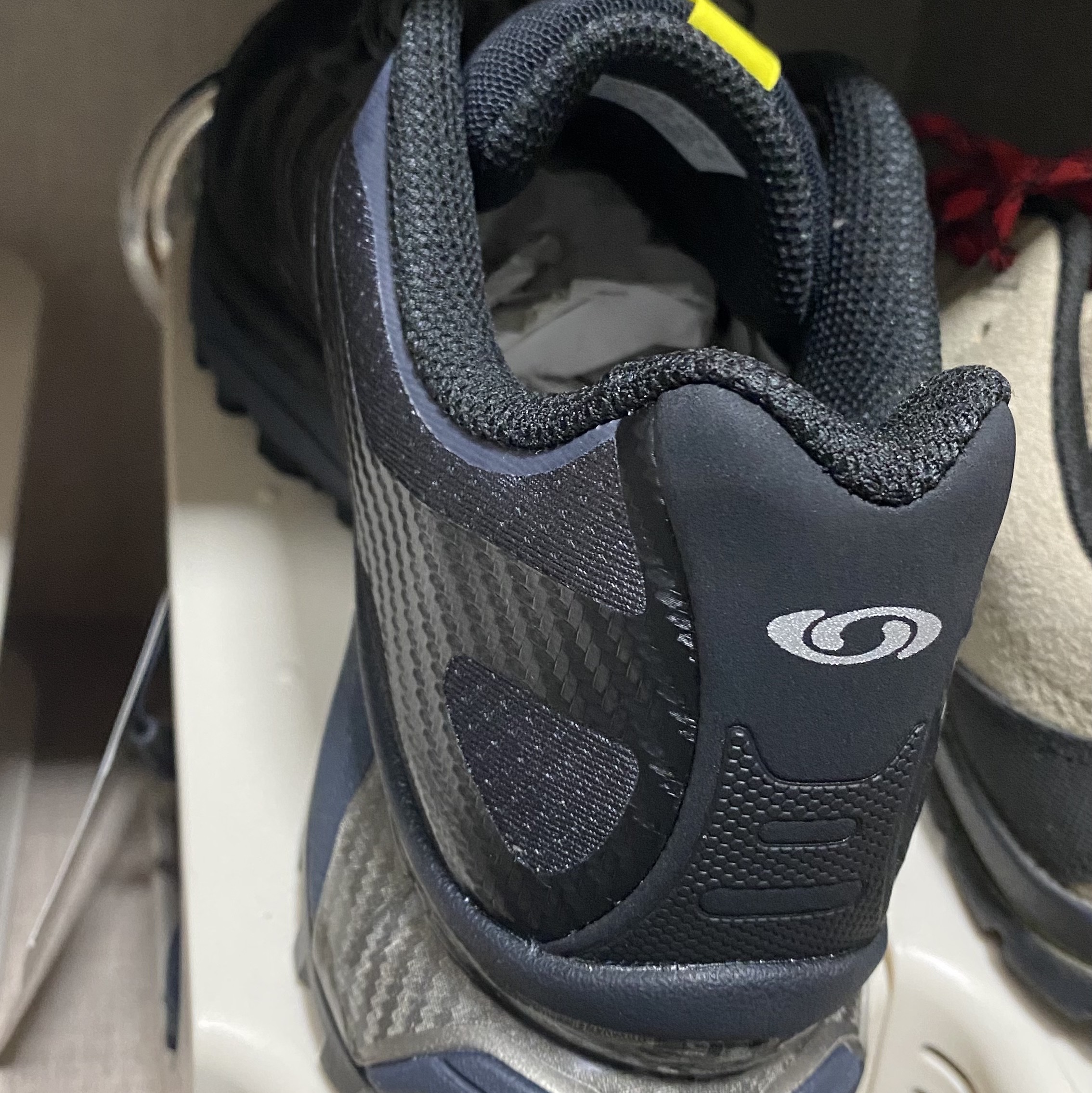 Salomon XT-4 Black Silver Metallic 착용 스타일