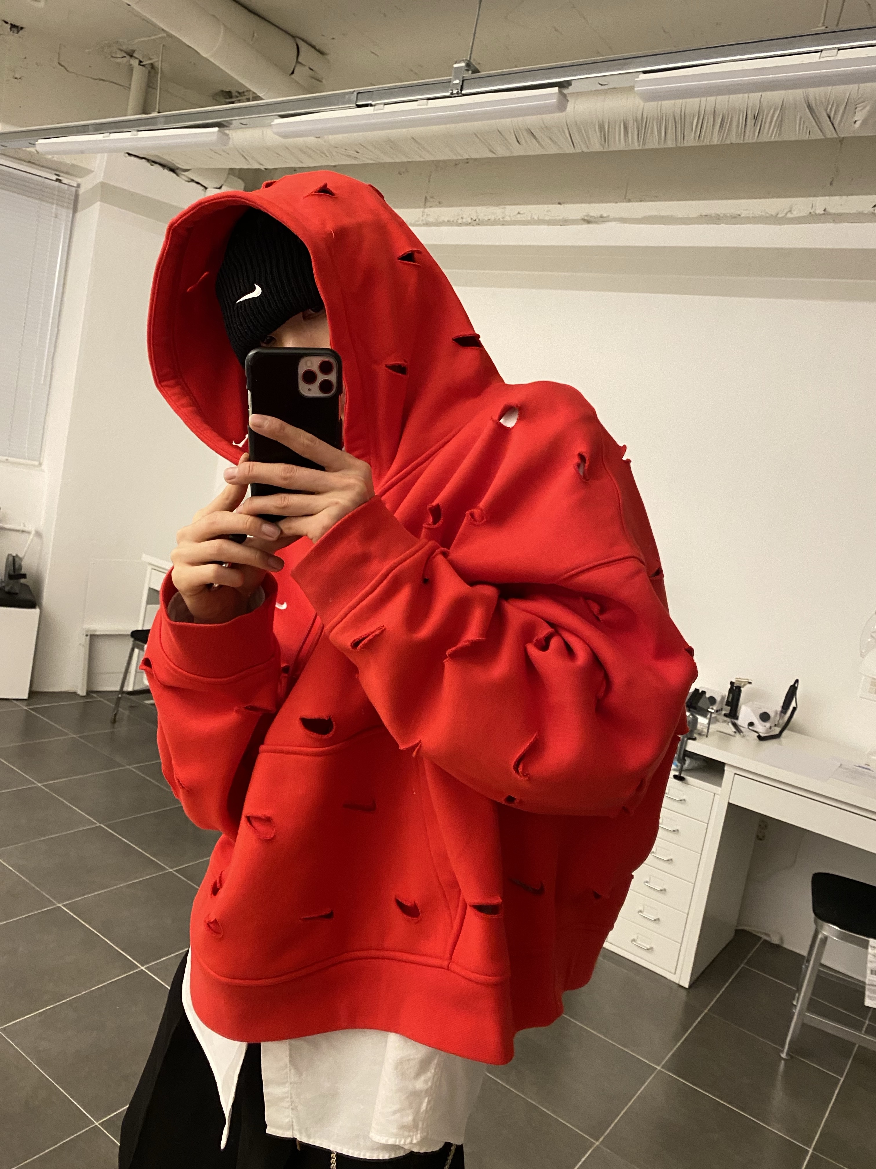 Nike x Jacquemus Swoosh Hoodie University Red - Asia, Nike NSW Beanie Utility Swoosh Black 착용 스타일