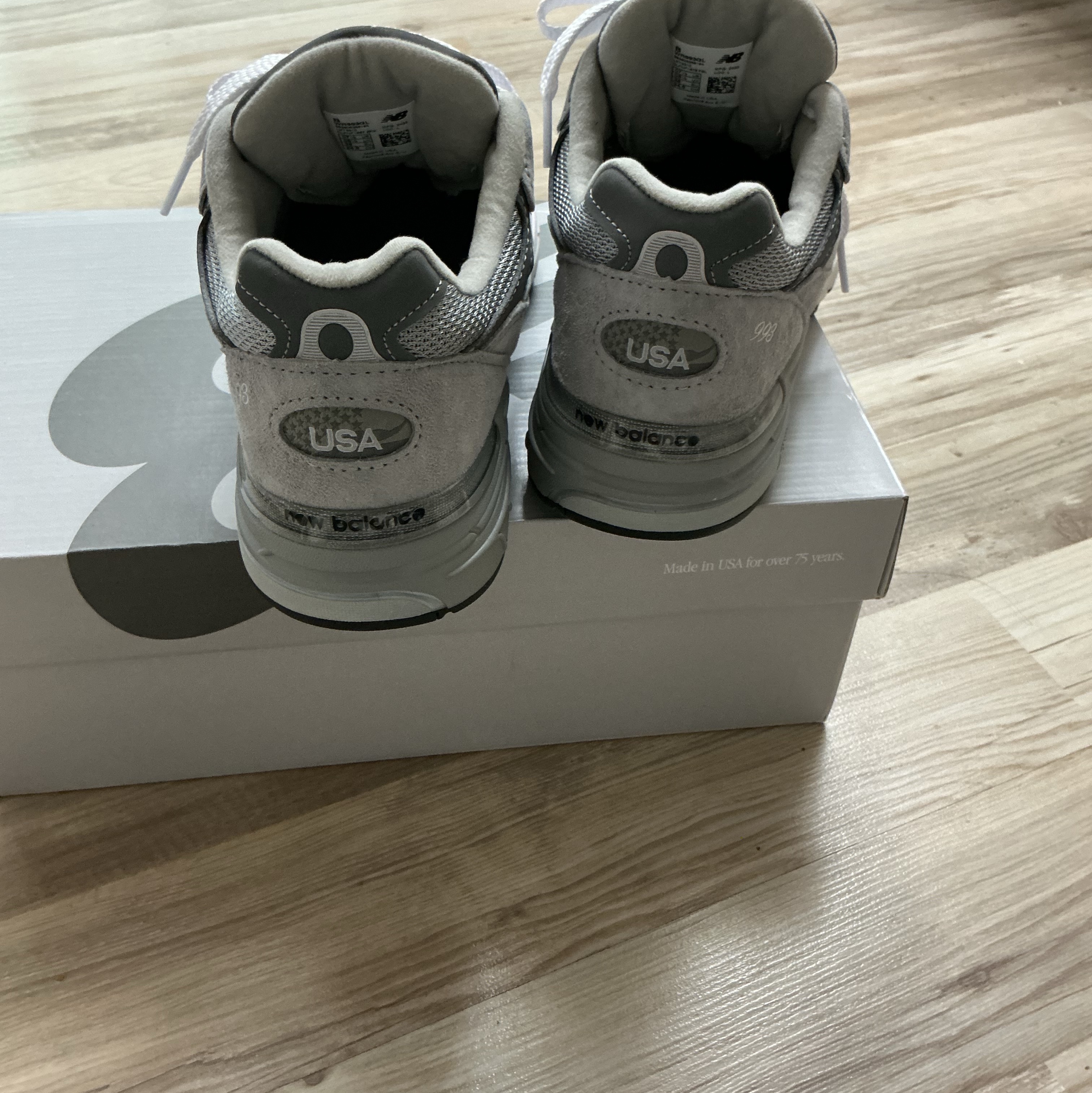 (W) New Balance 993 Made in USA Grey - B Standard 착용 스타일 - 2